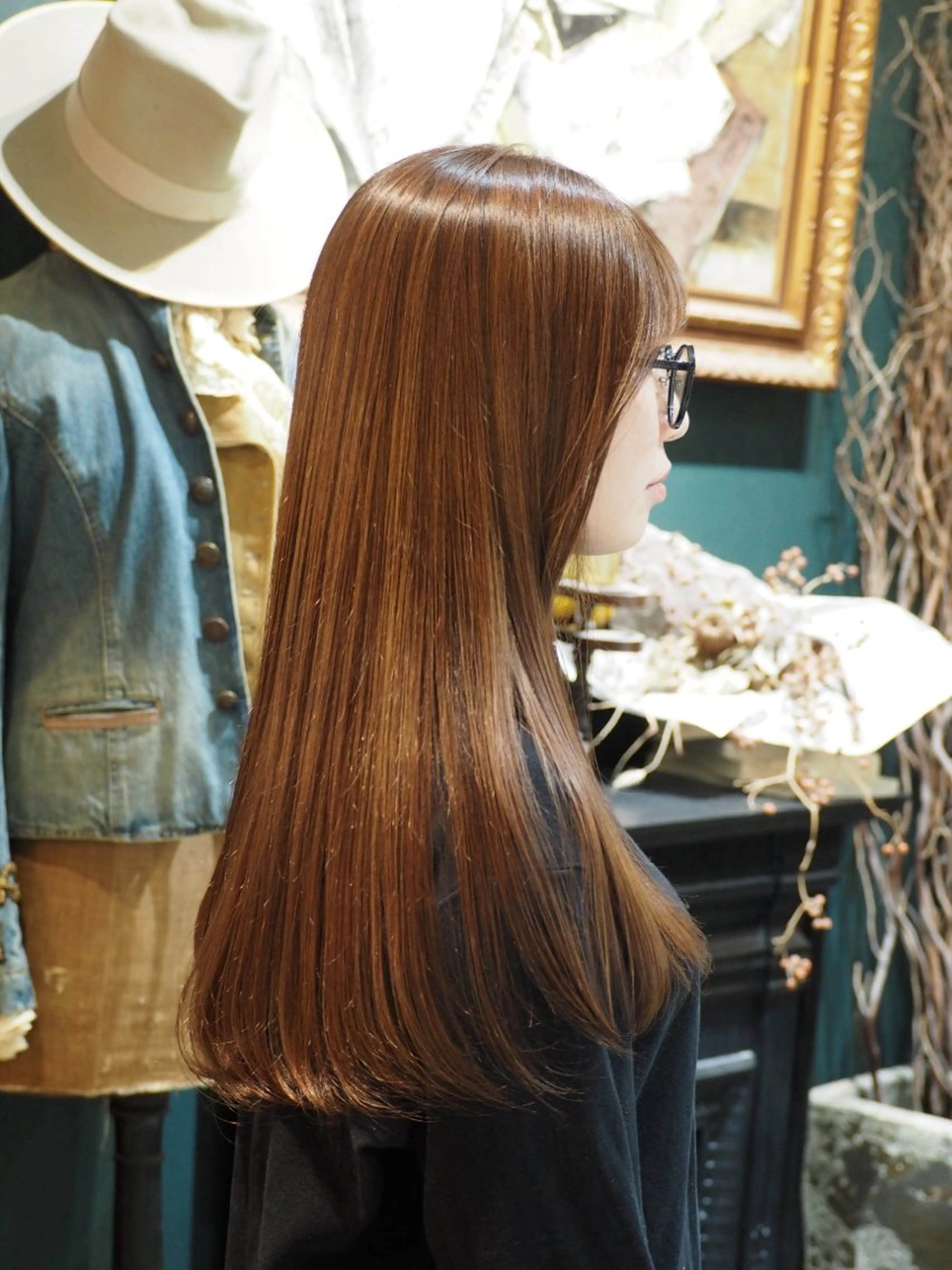 ロング カラー ヘアカラー トリートメント アイブロウ&マツパ カラーモデルまなみのヘアスタイル