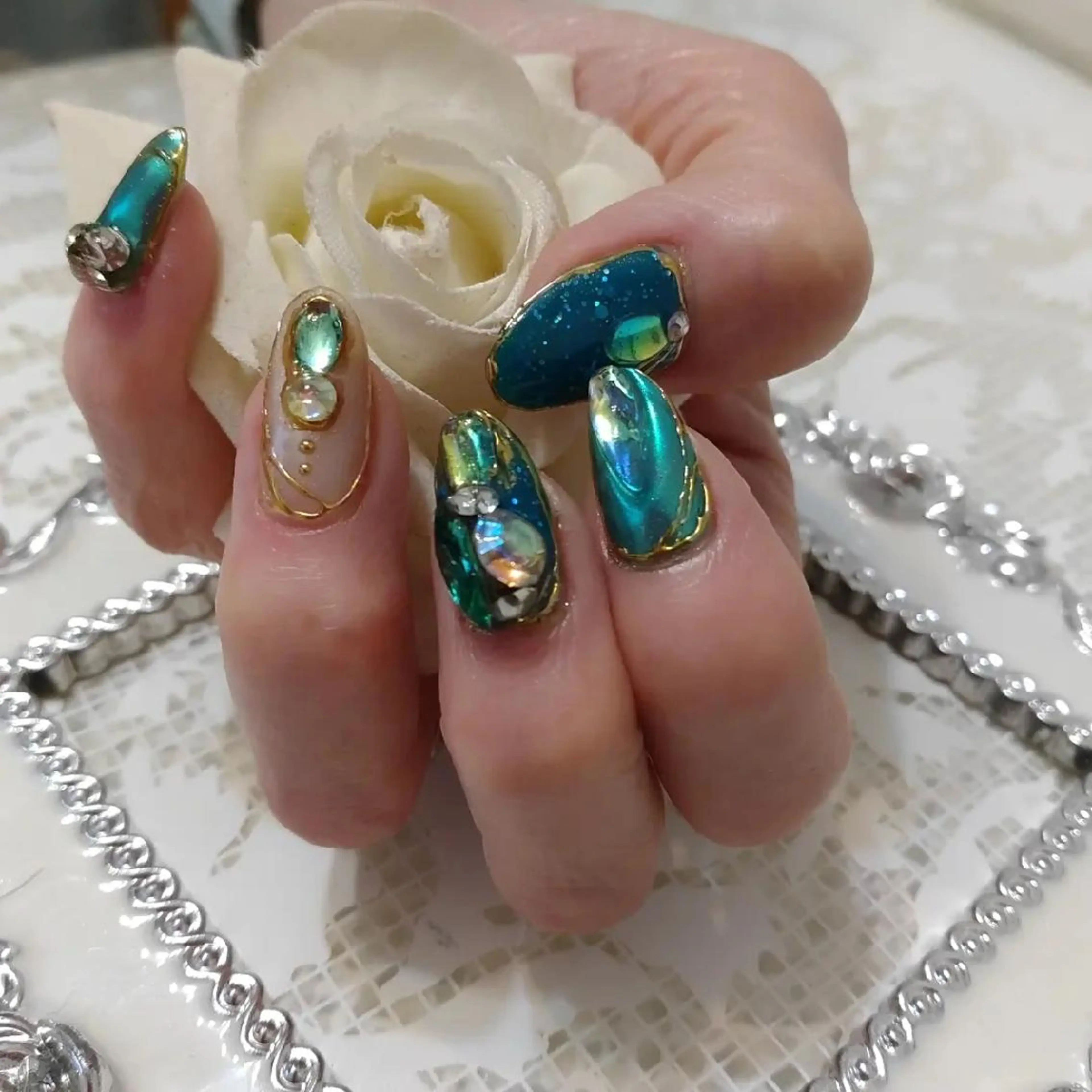 ネイル エステとネイル ローズコンフォートのネイルデザイン