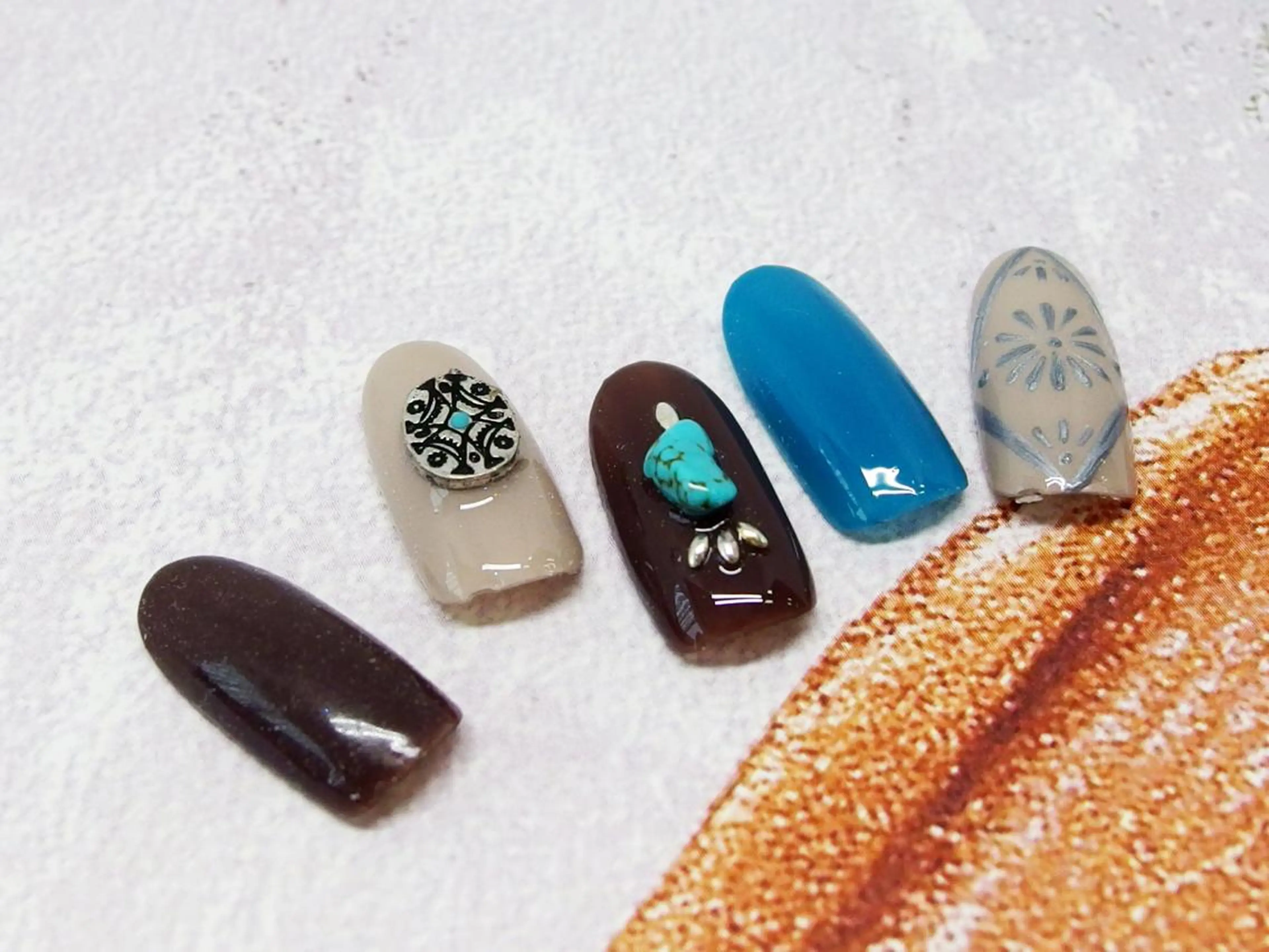 ネイル ストーンネイル ハンドネイル ティーエヌ 金山駅東口店のネイルデザイン