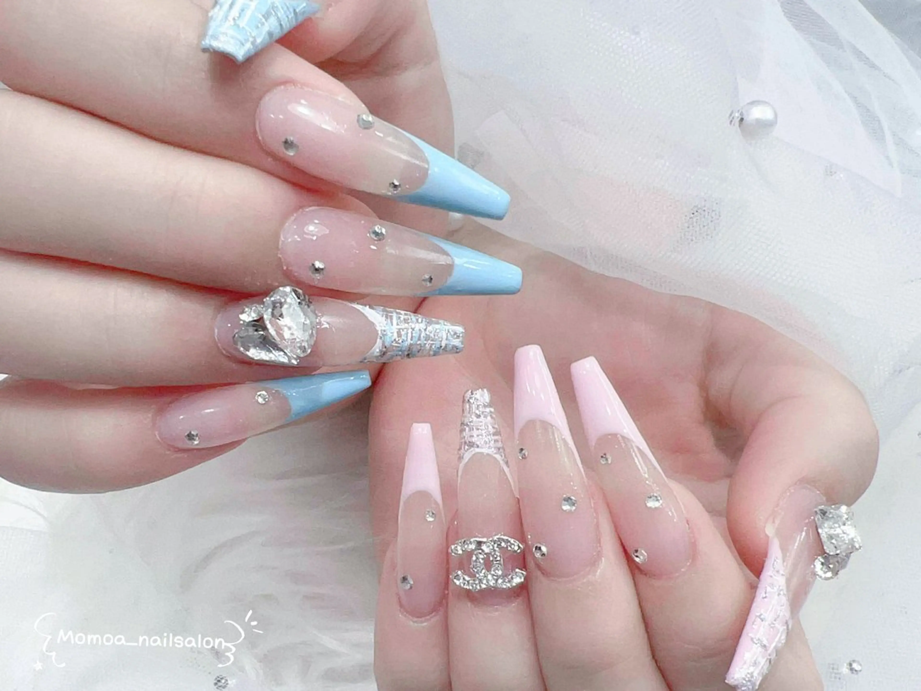 ネイル キラキラネイル 韓国ネイル スカルプネイル ハンドネイル MoMoA Nail ネイル長さ出し専門店のネイルデザイン
