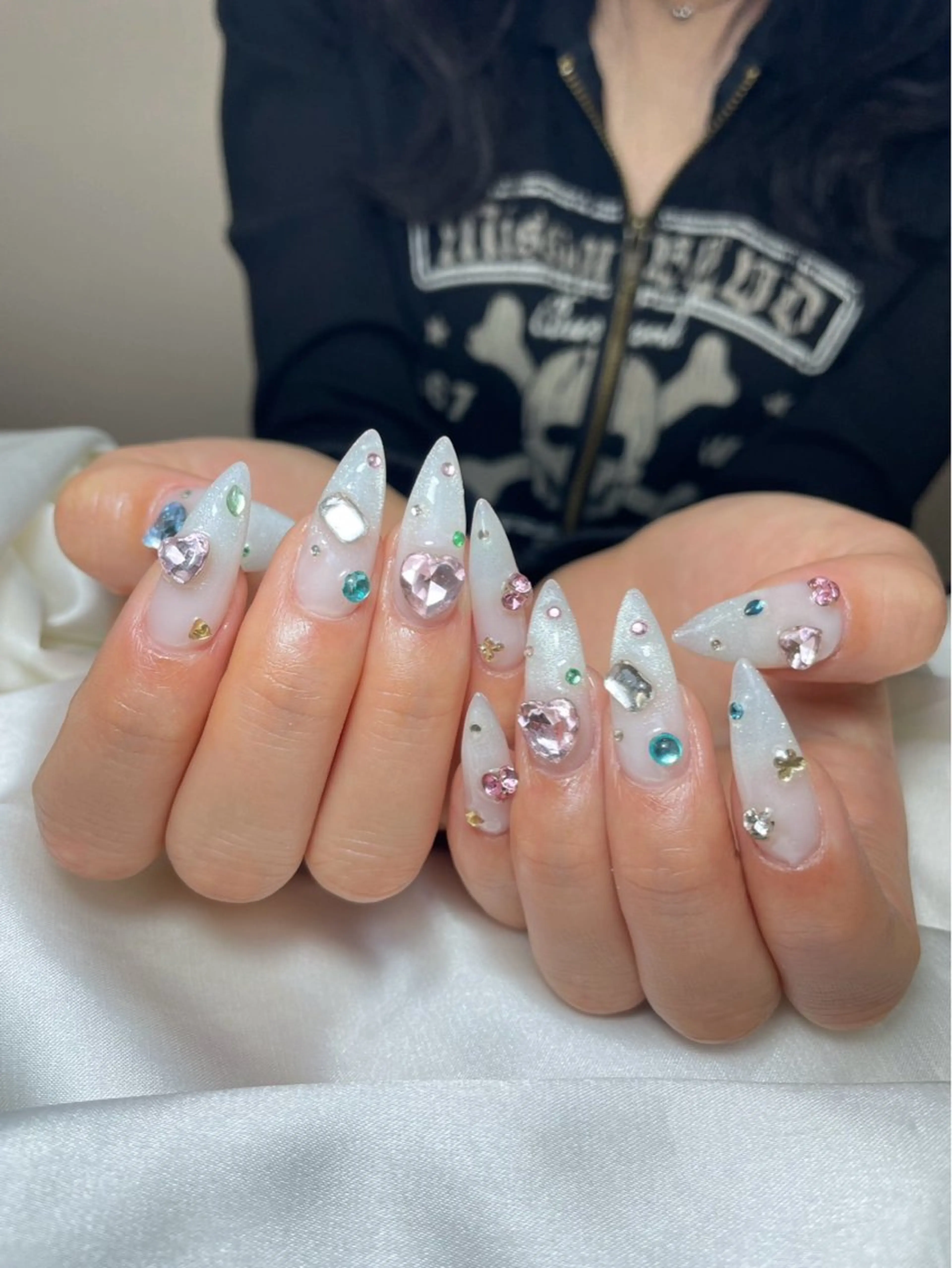 ネイル チークネイル 長さ出し フットネイル ジェルネイル 卒業式 𝓐𝓷𝓻𝓲 XiinhNailのネイルデザイン