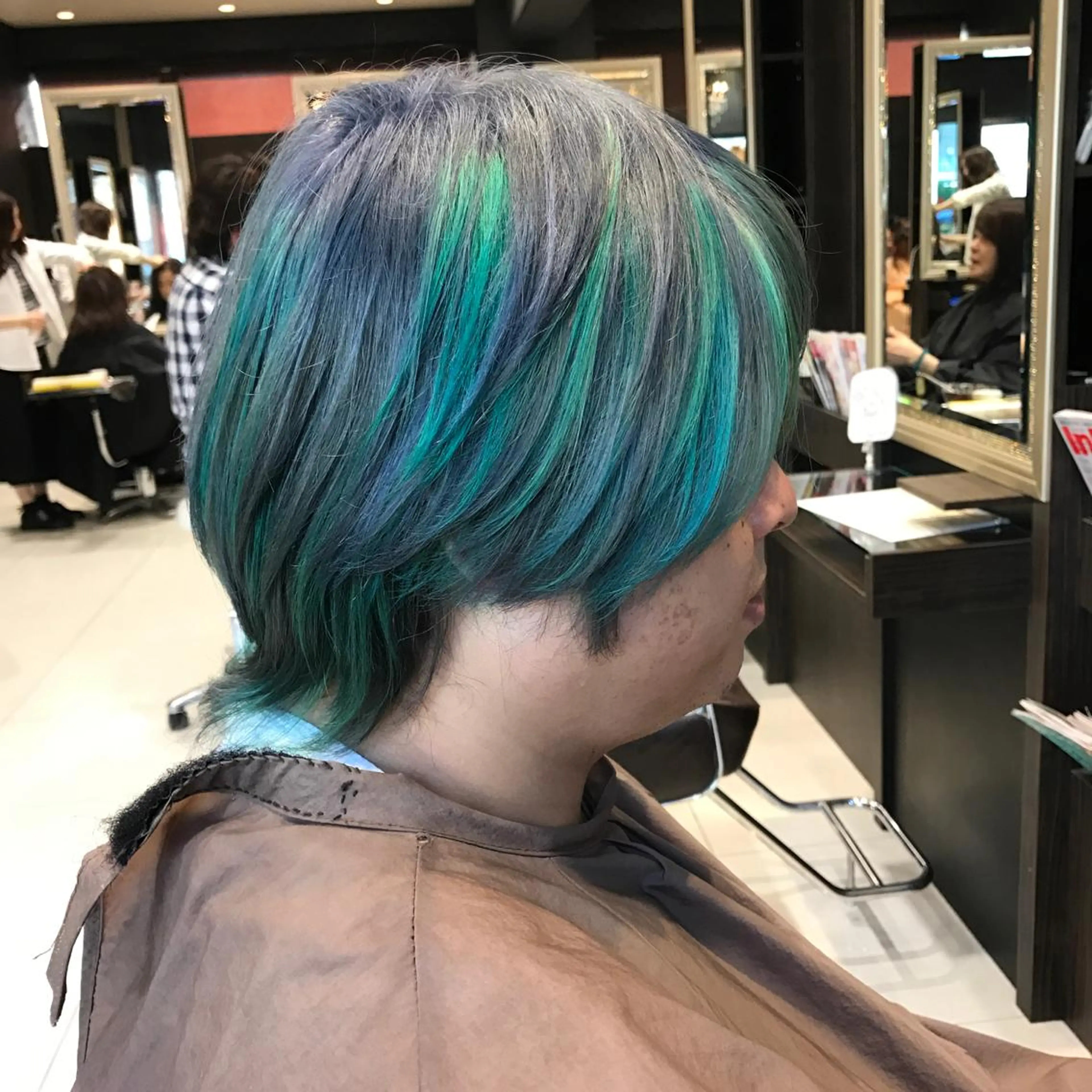 ショート カラー ブリーチ 髪質改善ayame 横山諒のヘアスタイル