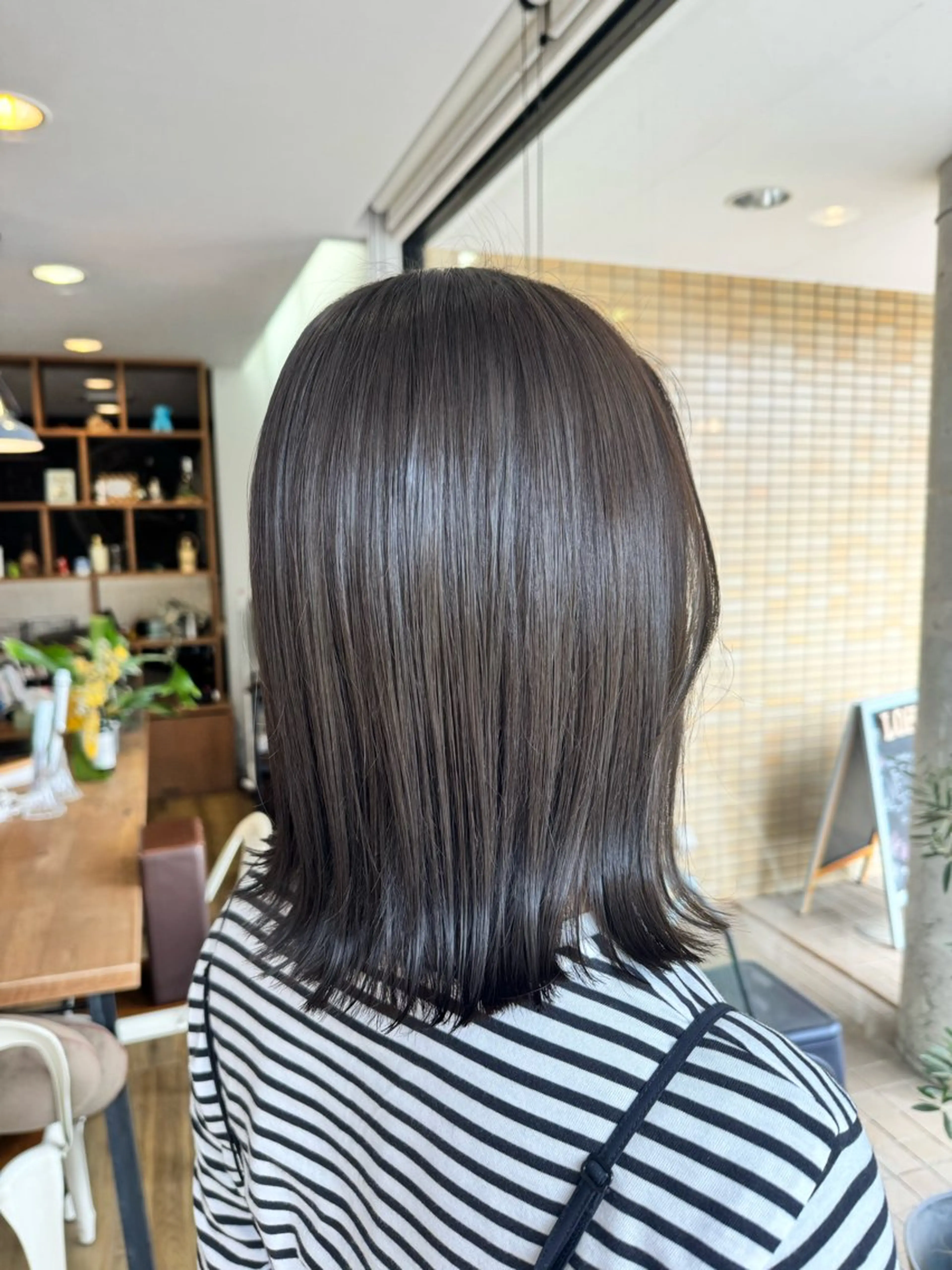 ミディアム カラー グレージュ オリーブグレージュ オリーブグレー カット ヘアカラー トリートメント ツキダテ ユイのヘアスタイル