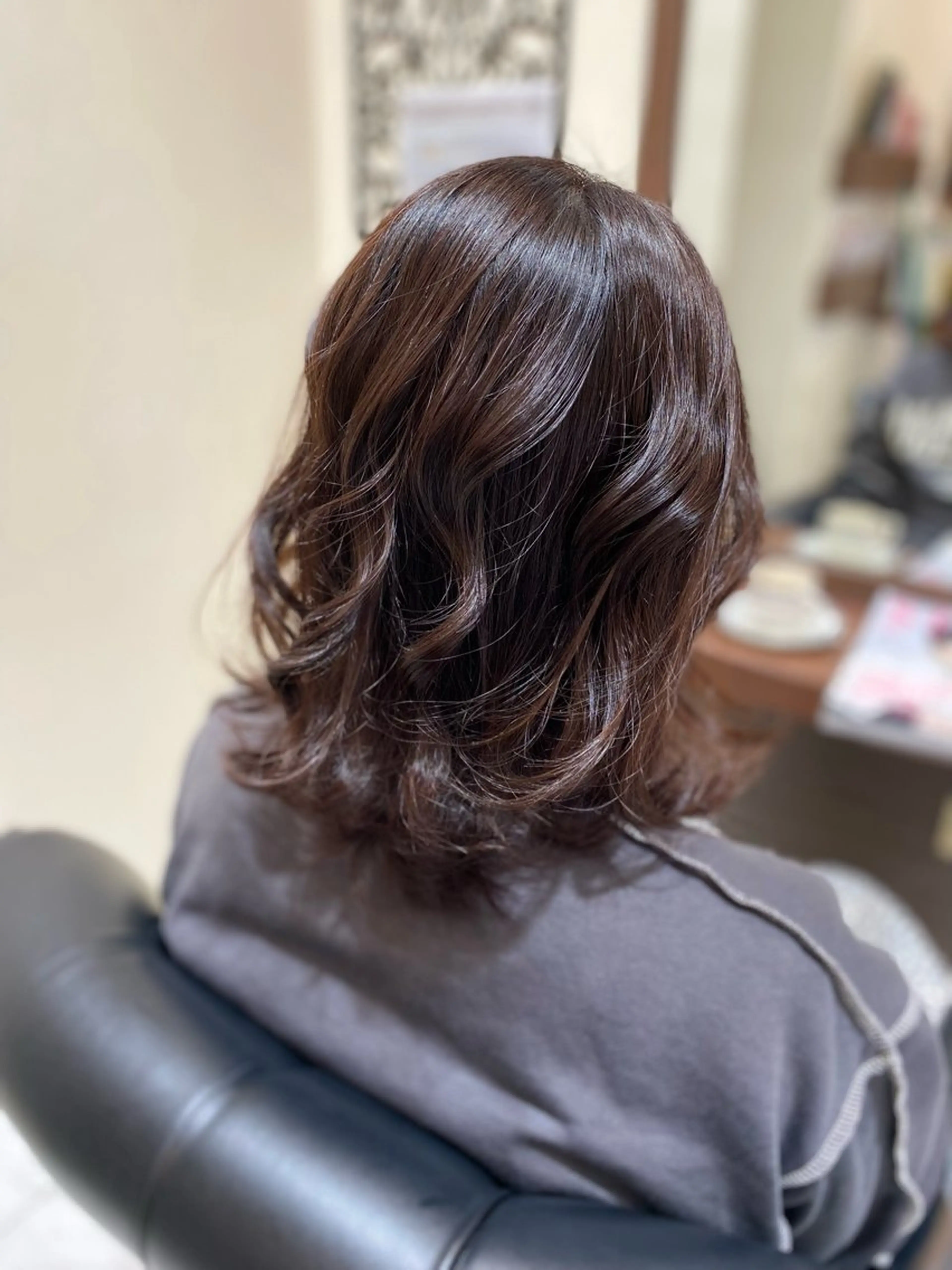 ミディアム カラー ブラウンカラー ショコラブラウン イルミナカラー ヘアカラー トリートメント Aphrodite 横手 亜紀のヘアスタイル