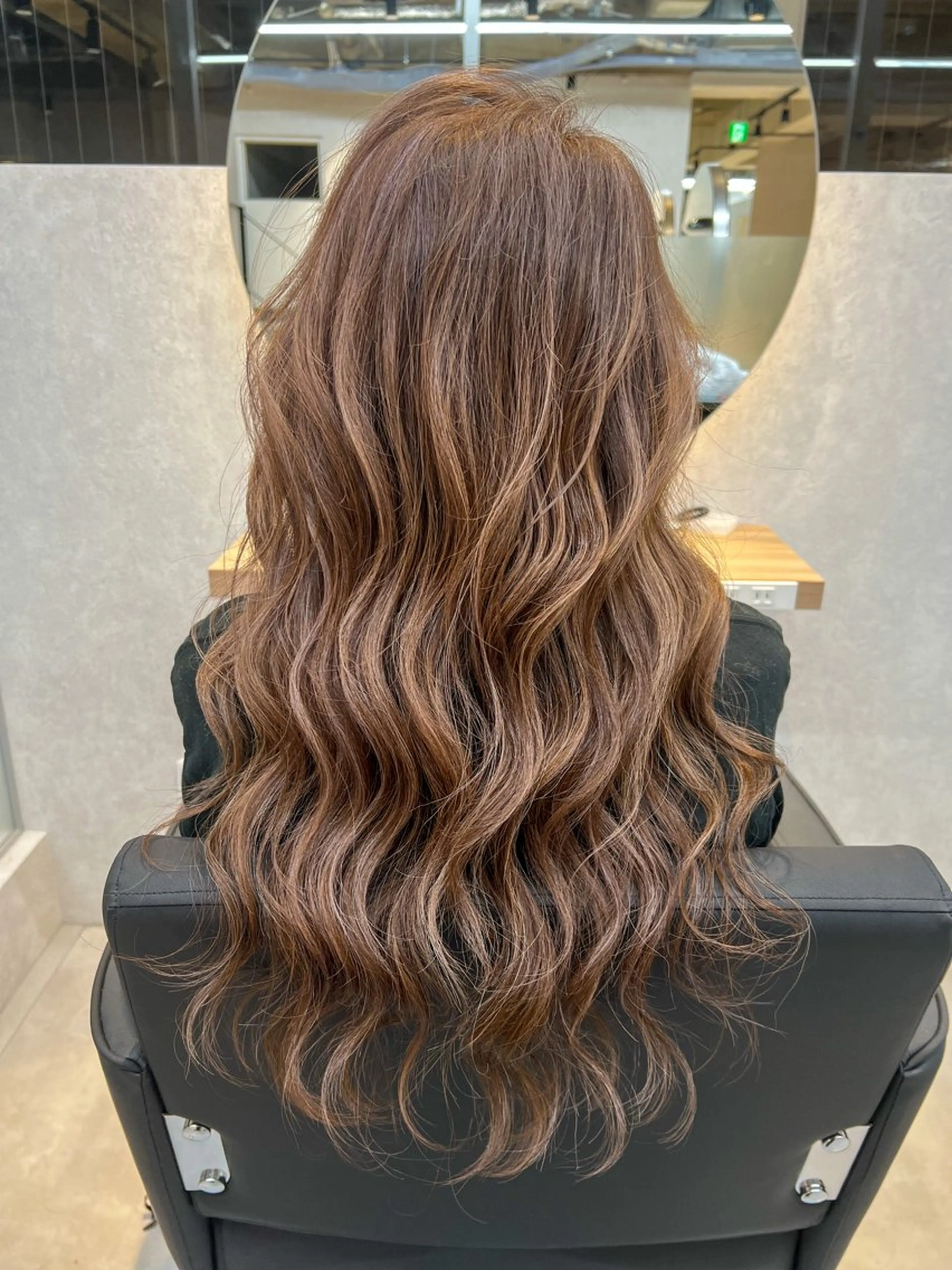 ロング カラー 伊藤　優悟 /白髪ぼかしのヘアスタイル