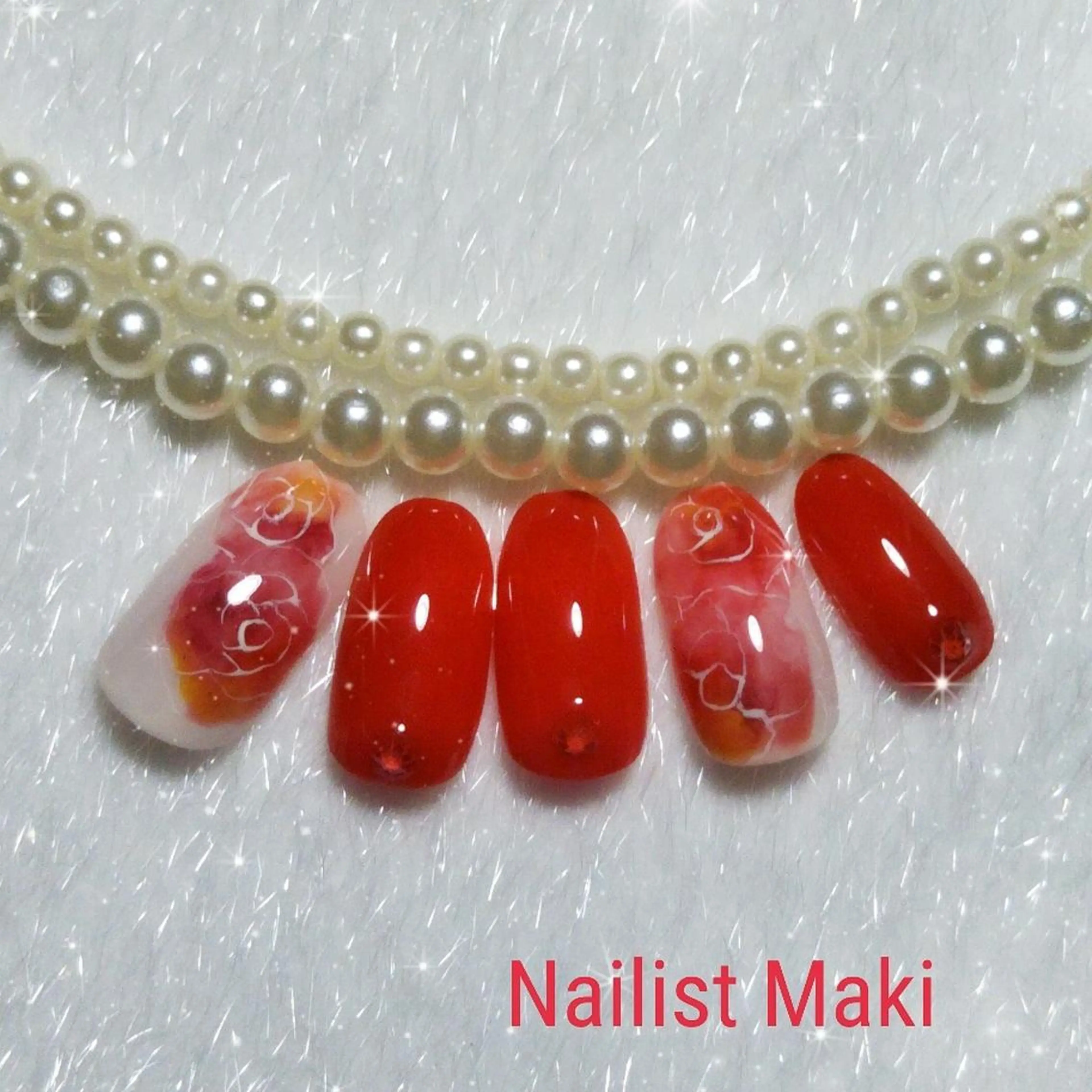 ネイル 小顔・毛穴・たるみ ネイル　似内真樹のエステ・リラクイメージ