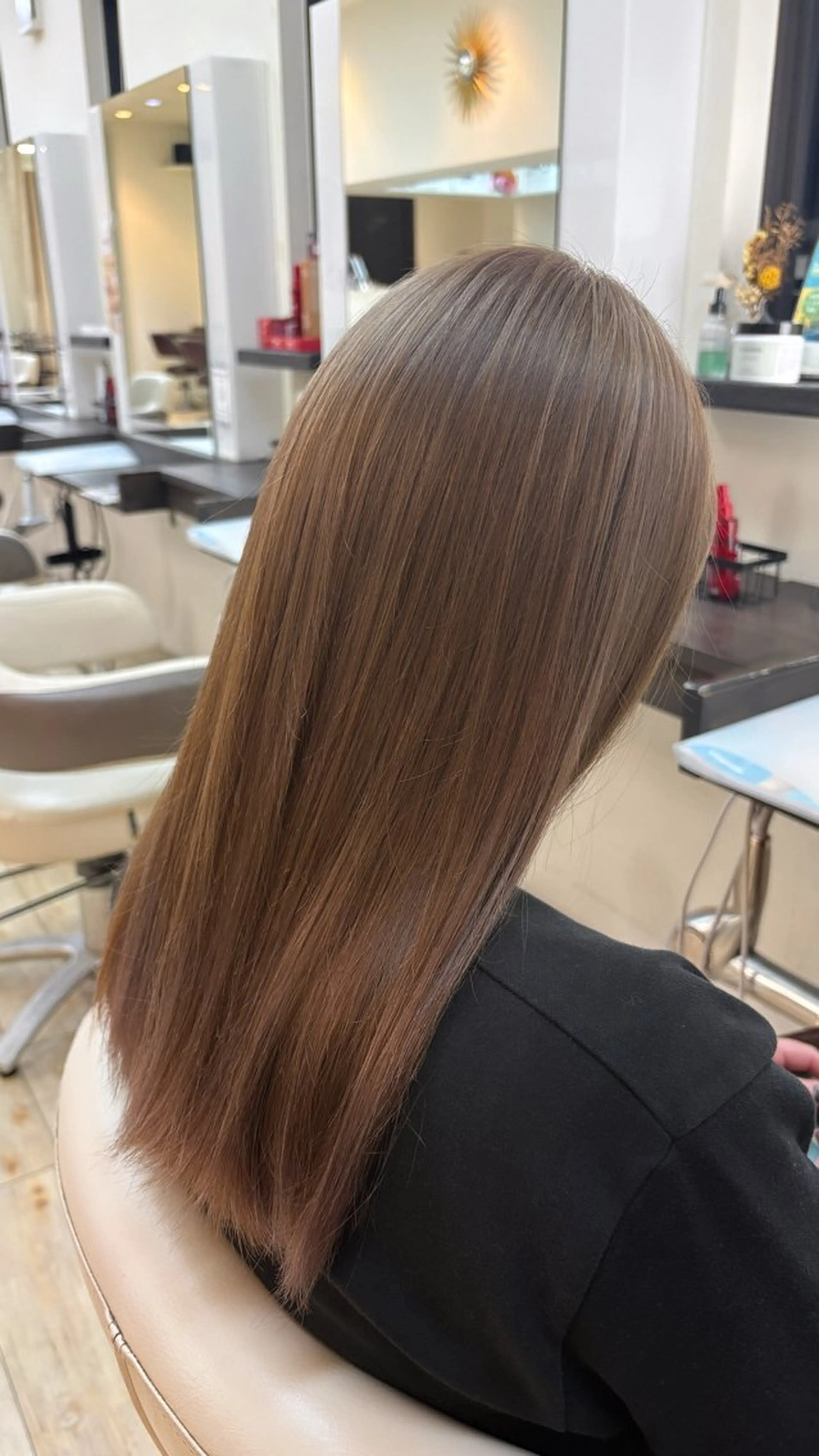 セミロング ルプラボウ　岡田 莉音のヘアスタイル