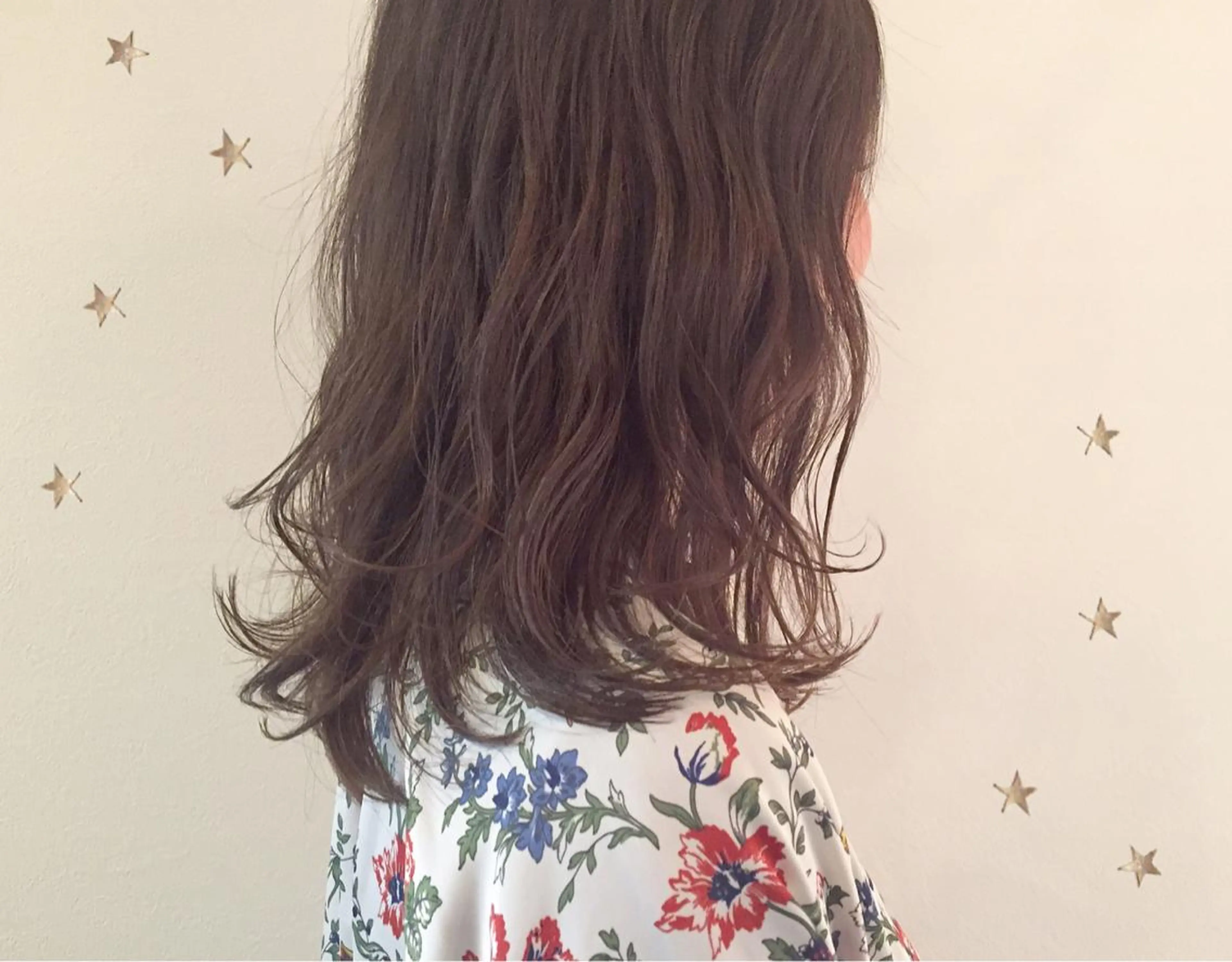 セミロング アッシュ 市川 千夏のヘアスタイル