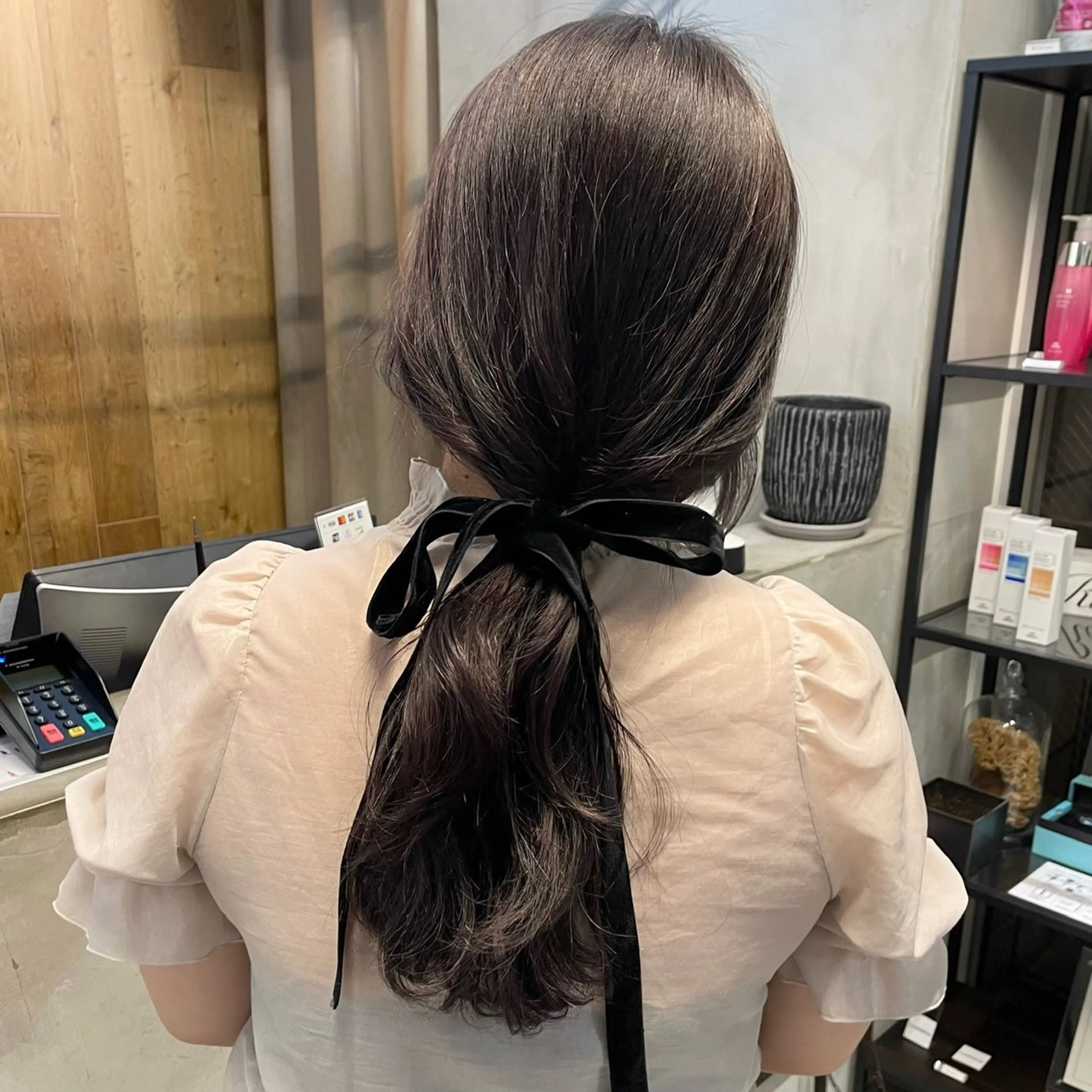 セミロング 盛れる透明感カラー・ momokaのヘアスタイル