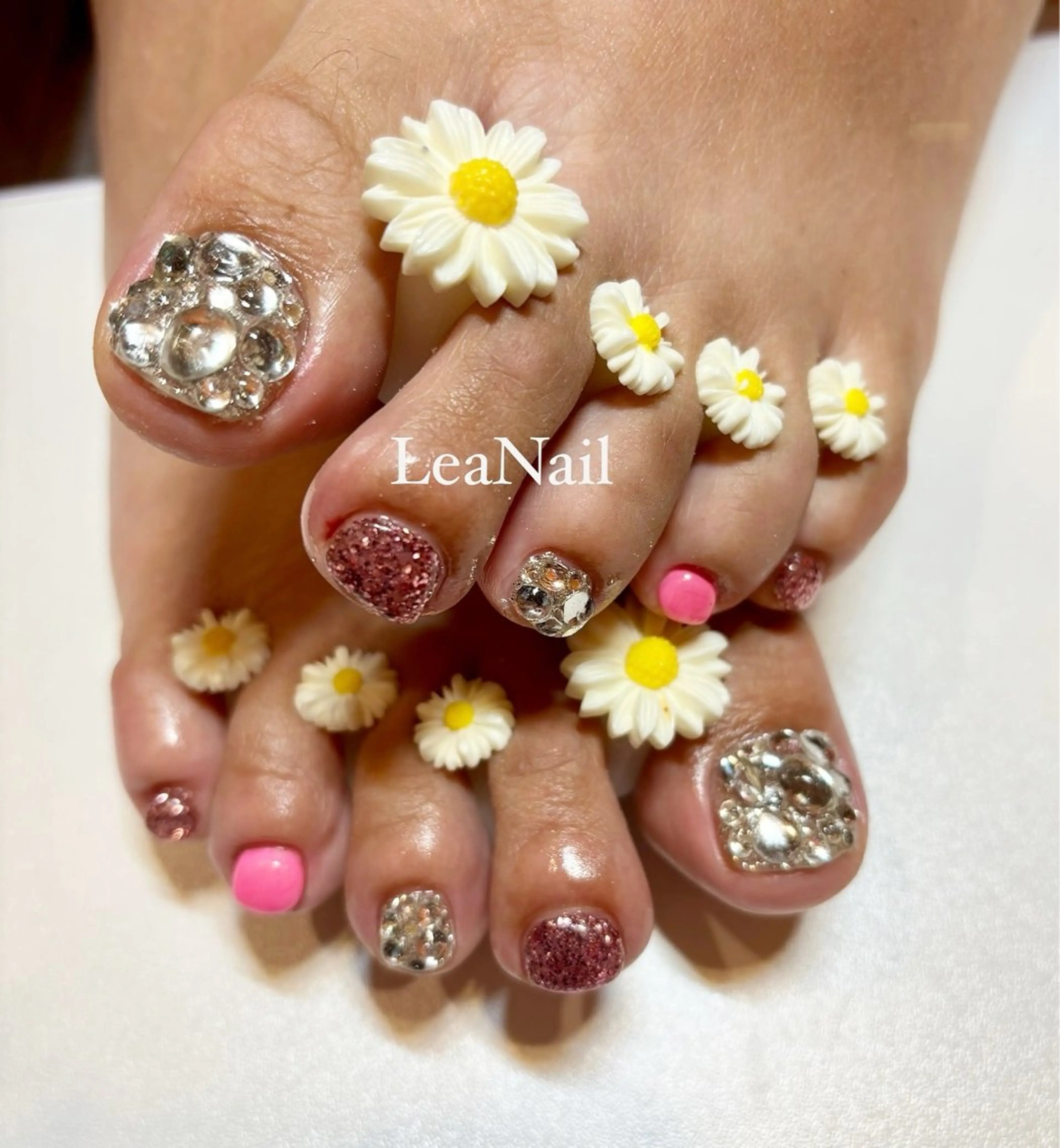 ネイル フットネイル キラキラネイル Lea Nailのネイルデザイン