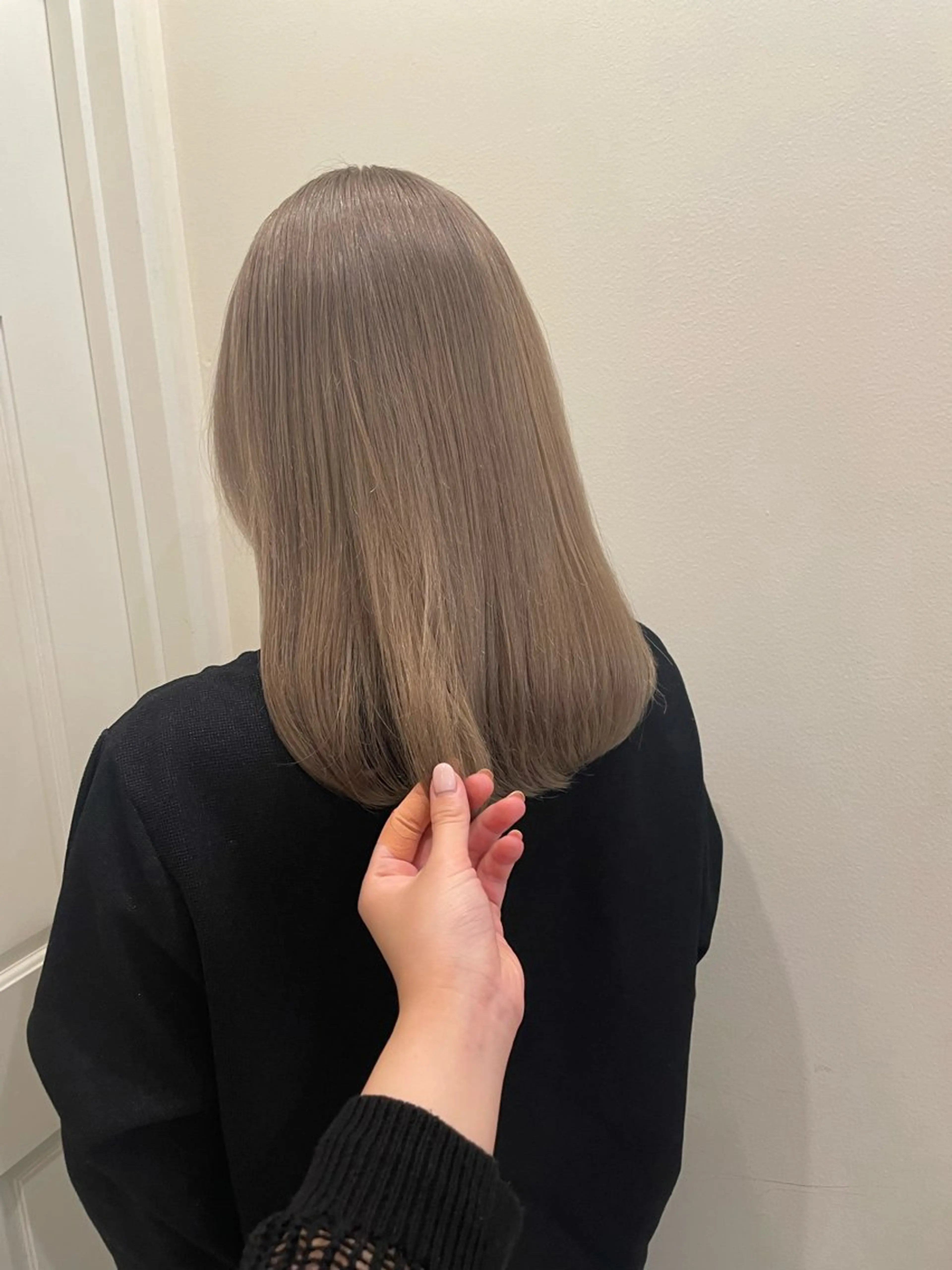 セミロング レイヤーカット 🌱 ブリーチ  はるかのヘアスタイル