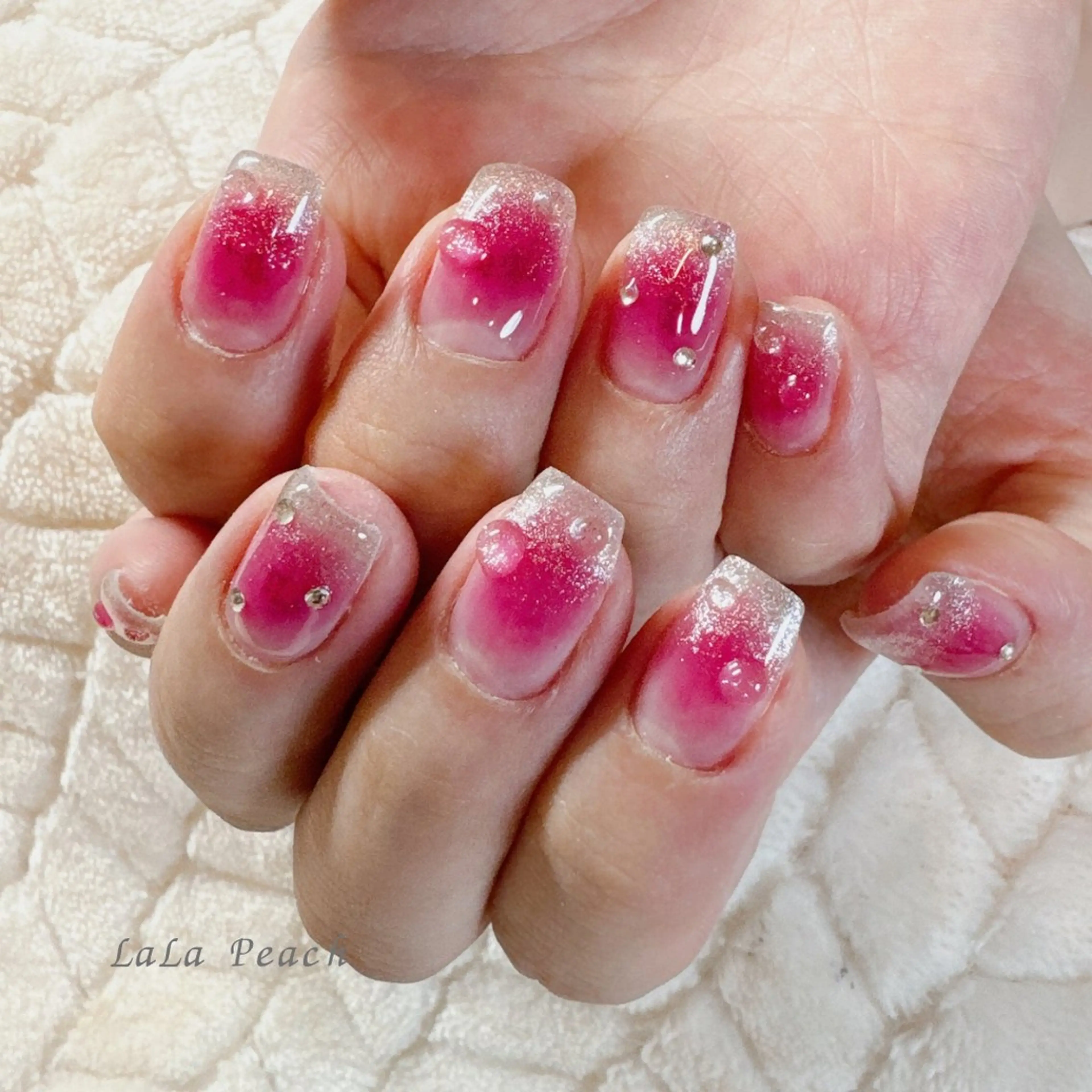 ネイル チークネイル ジェルネイル マグネットネイル ハンドネイル LaLa Peach 福岡のマツエク・マツパデザイン