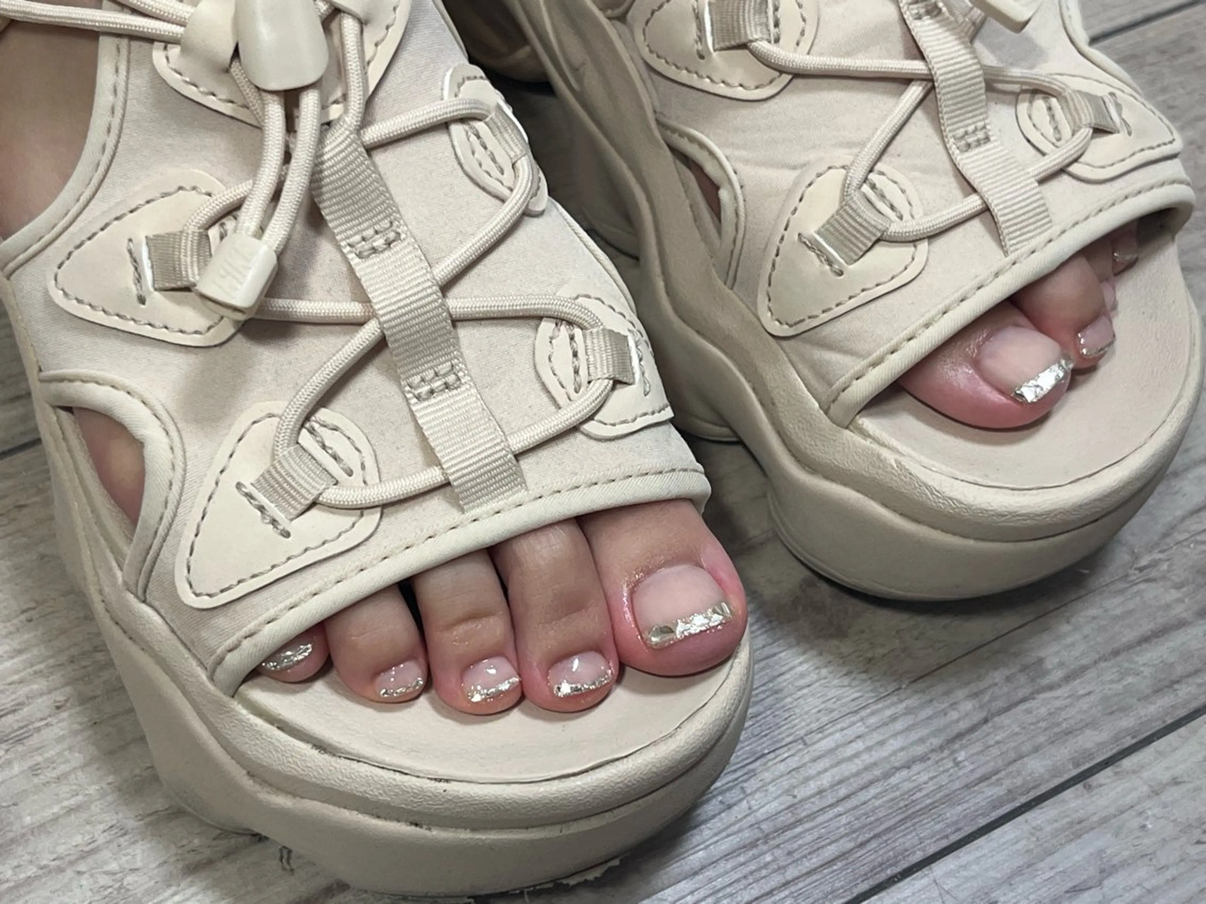 ネイル フットネイル フレンチネイル ジェルネイル ガラスフレンチ パラジェル フットネイル himitsukichi所属・himitsu kichiのネイルデザイン