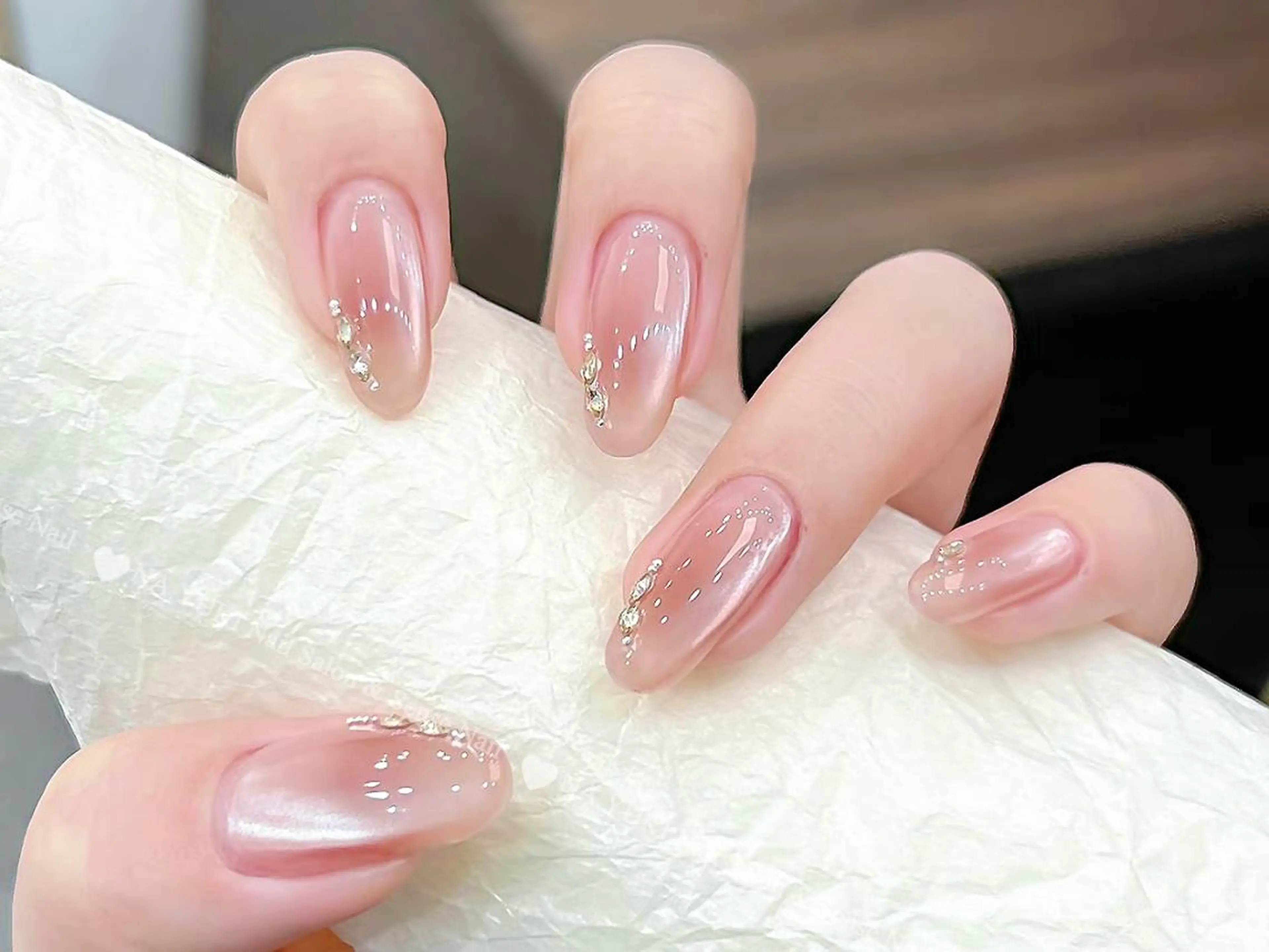 ネイル ジェルネイル ミディアムネイル 持ち込み シンプルネイル ストーンネイル ハンドネイル 🎀Sense Nail新宿店🎀のネイルデザイン