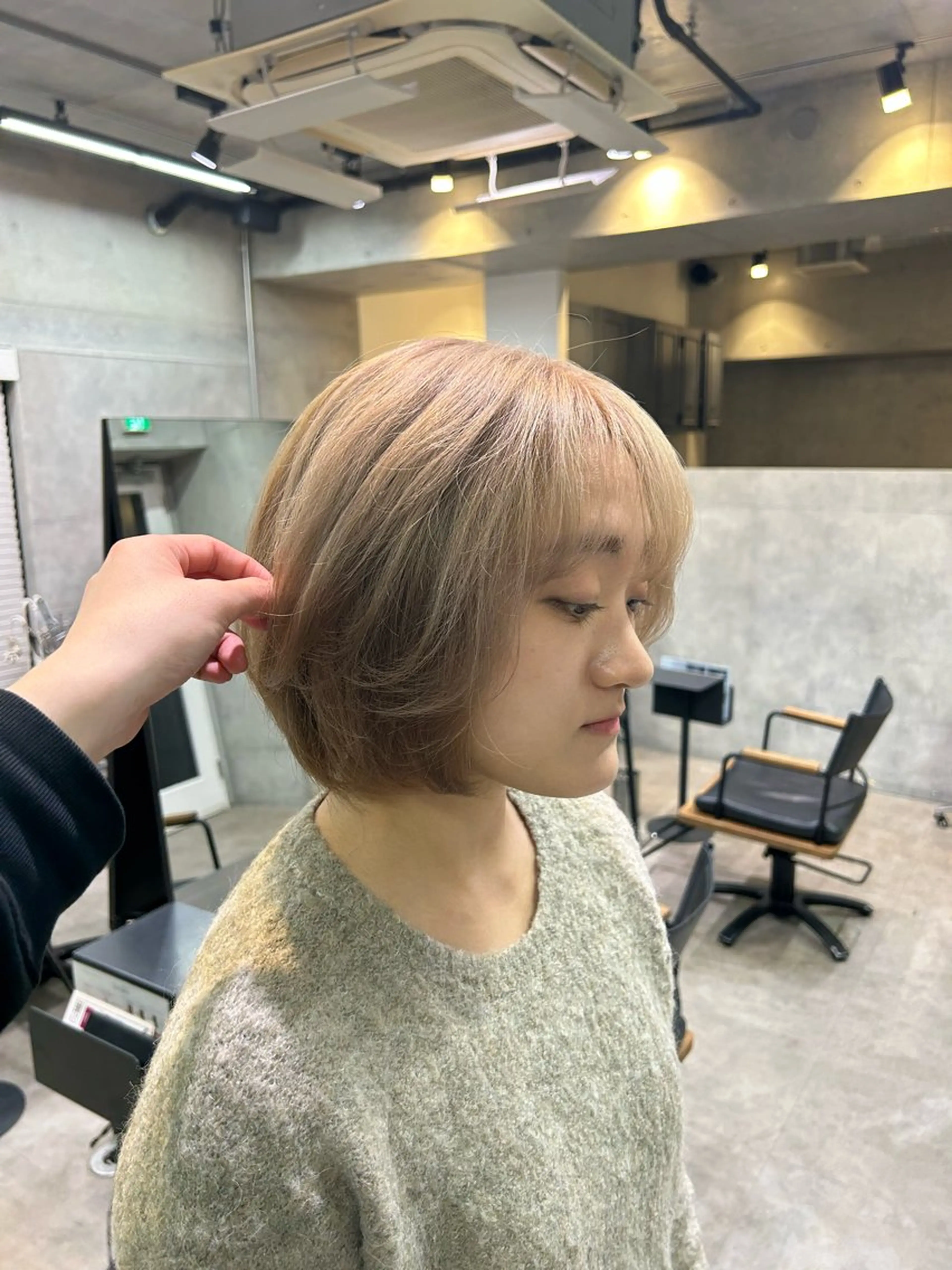 ショート カラー ベージュカラー ブリーチ ミルクティーベージュ ヘアカラー トリートメント レイヤー/ブロンド 透明感カラー/ヒロトのヘアスタイル