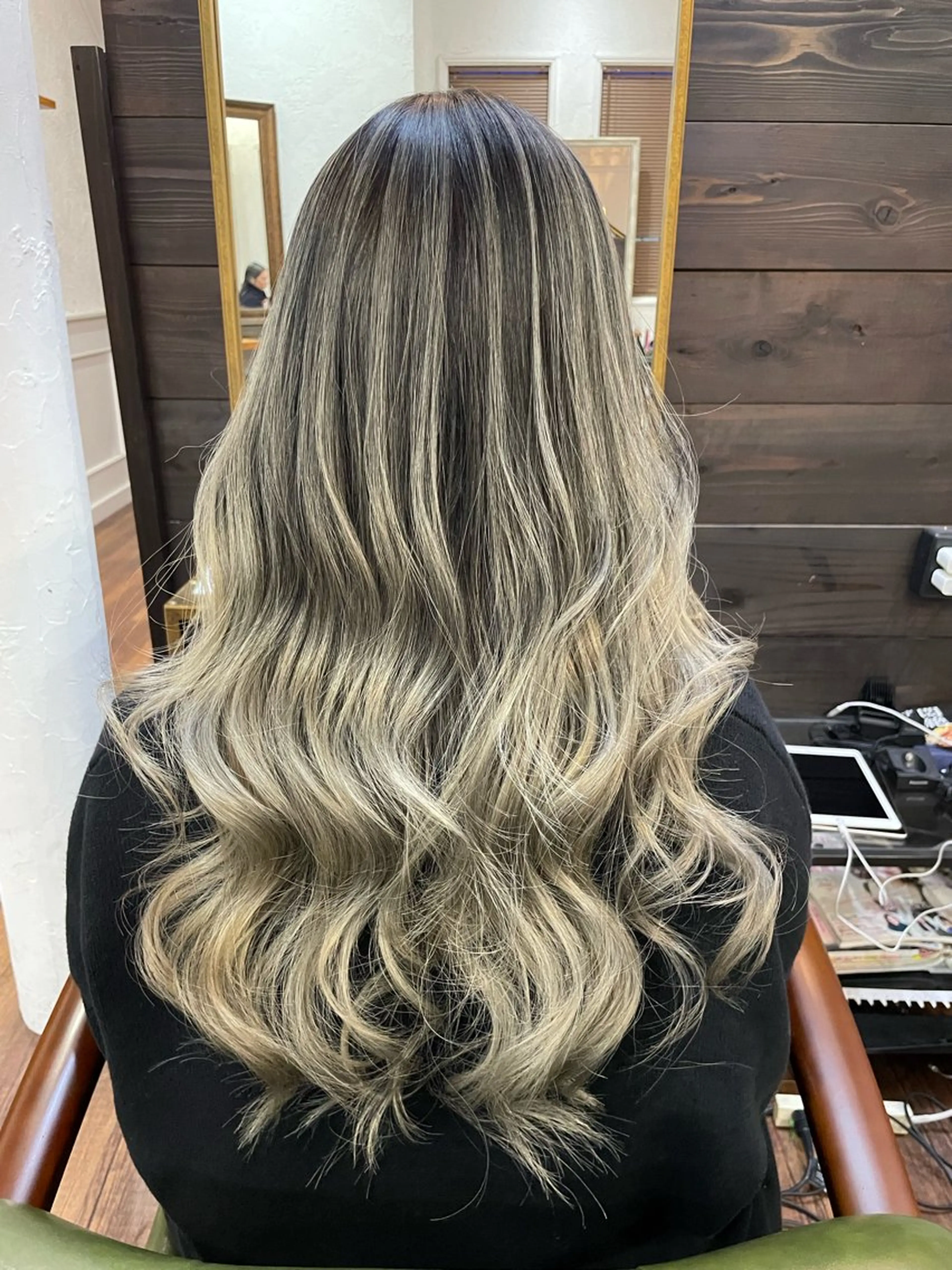 ロング ヘアカラー 下林 雅明のヘアスタイル