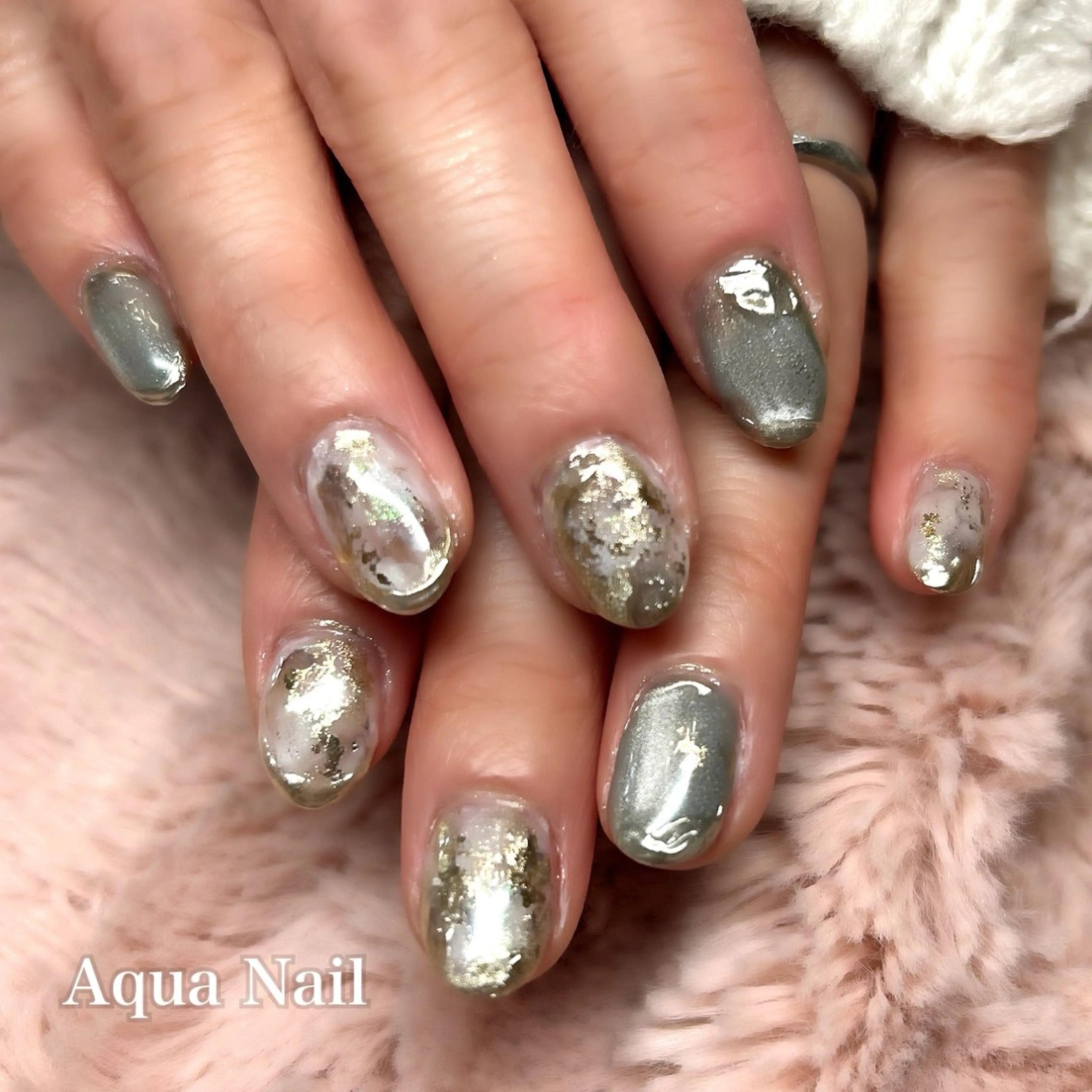 ネイル ゴールド グリーン マグネットネイル ニュアンスネイル ホワイト ハンドネイル フットネイル AQUA NAILのネイルデザイン