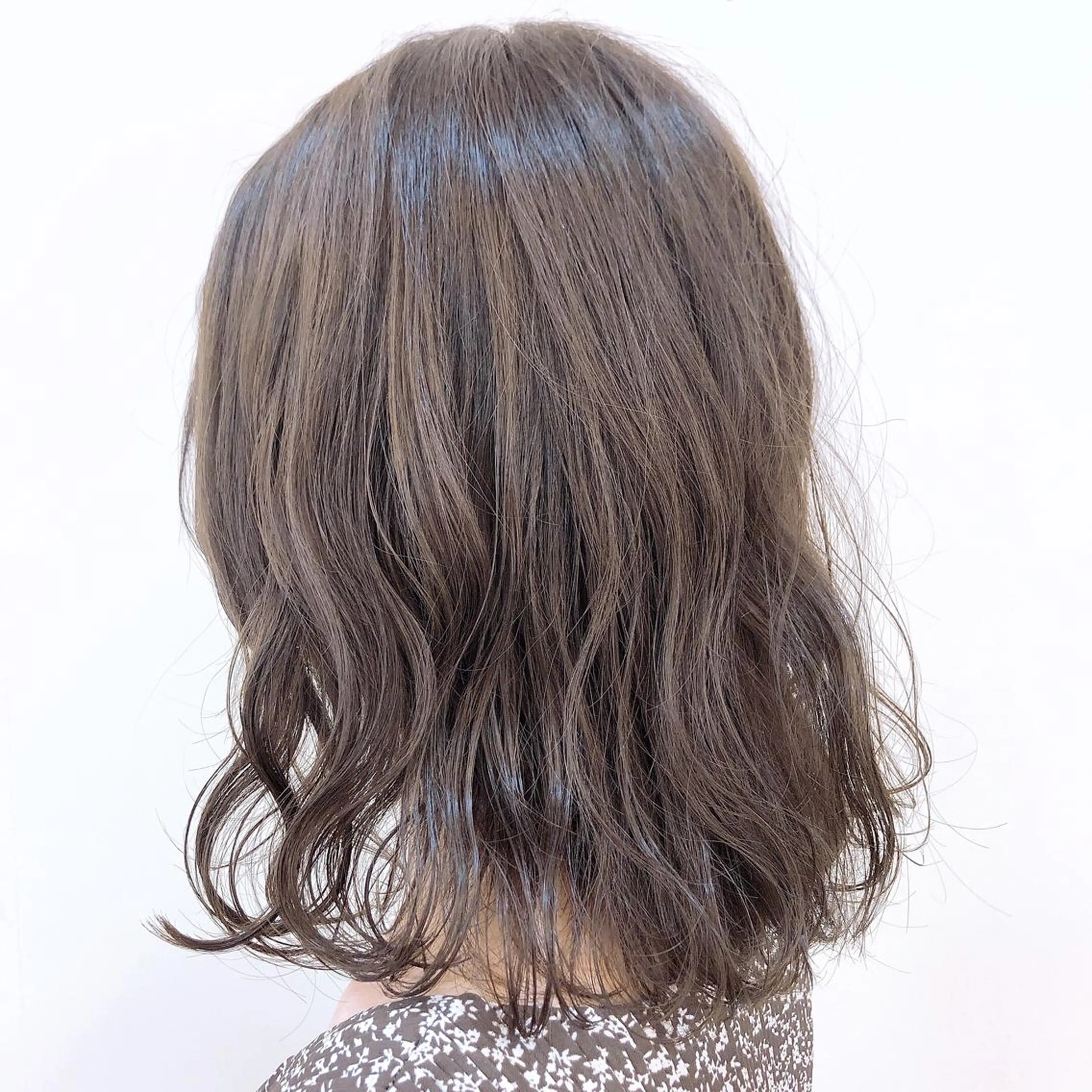 ミディアム カラー ブリーチ グレージュ イルミナカラー ラベンダーカラー ラベンダーグレージュ カット ヘアカラー トリートメント これた🧸ヘアメ職人 ♡髪質改善♡カラーのヘアスタイル