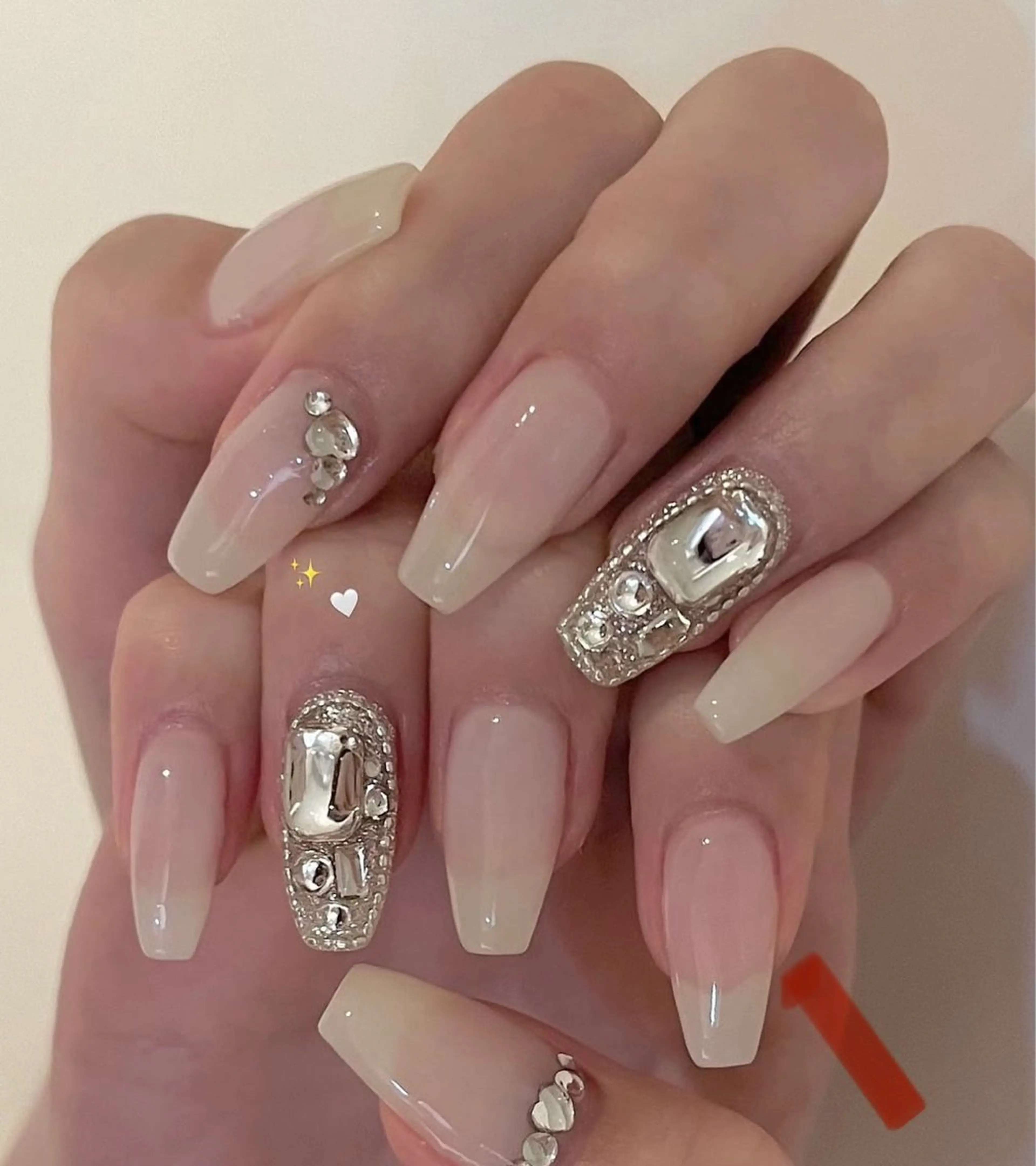 ネイル フレンチネイル キラキラネイル マグネットネイル ミラーネイル ニュアンスネイル Tira Nailのネイルデザイン