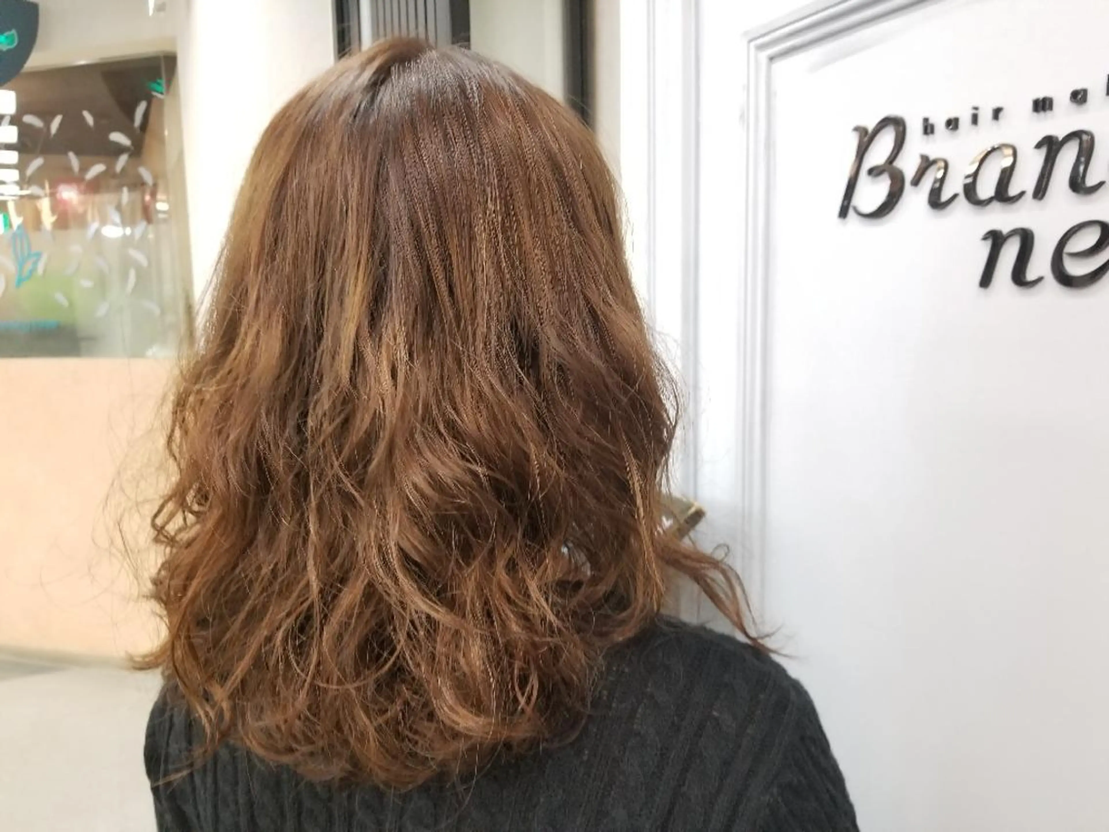 ミディアム カラー アッシュ ヘアカラー SAKURA (サクラ)のヘアスタイル