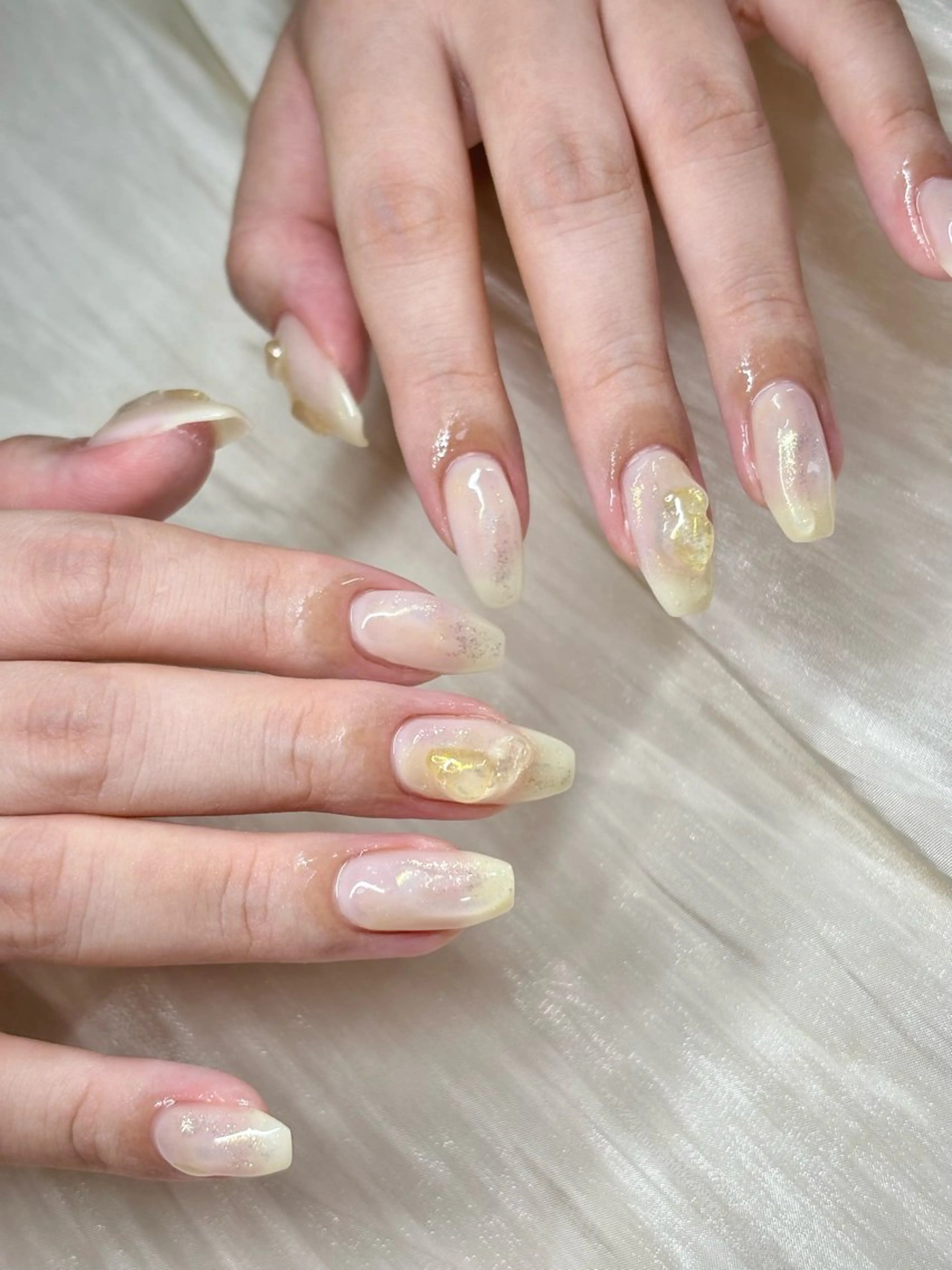 ネイル ニュアンスネイル ぷっくりネイル ETE LUNA NAILのネイルデザイン