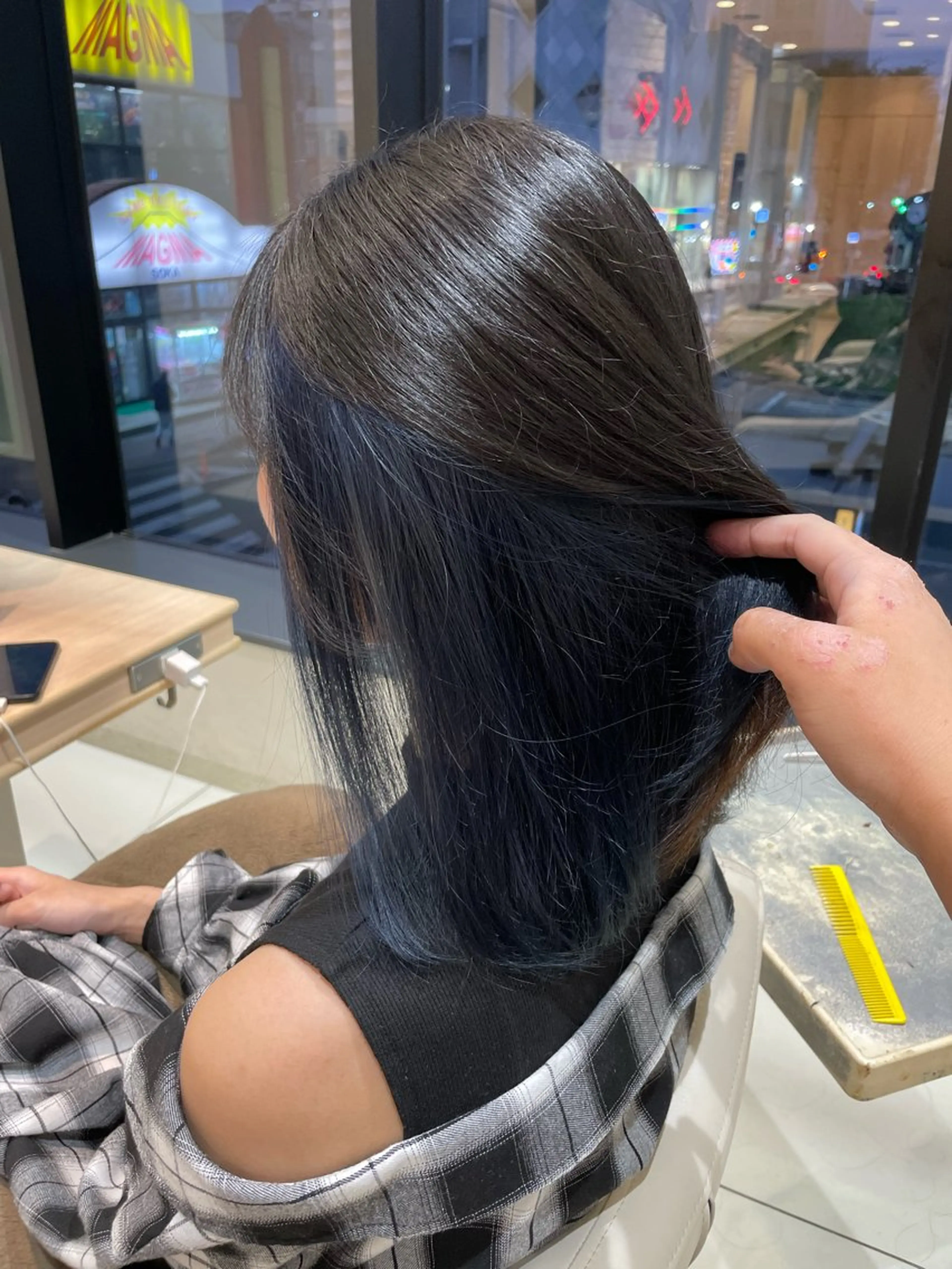 セミロング カラー ブリーチ 加藤 未歩のヘアスタイル