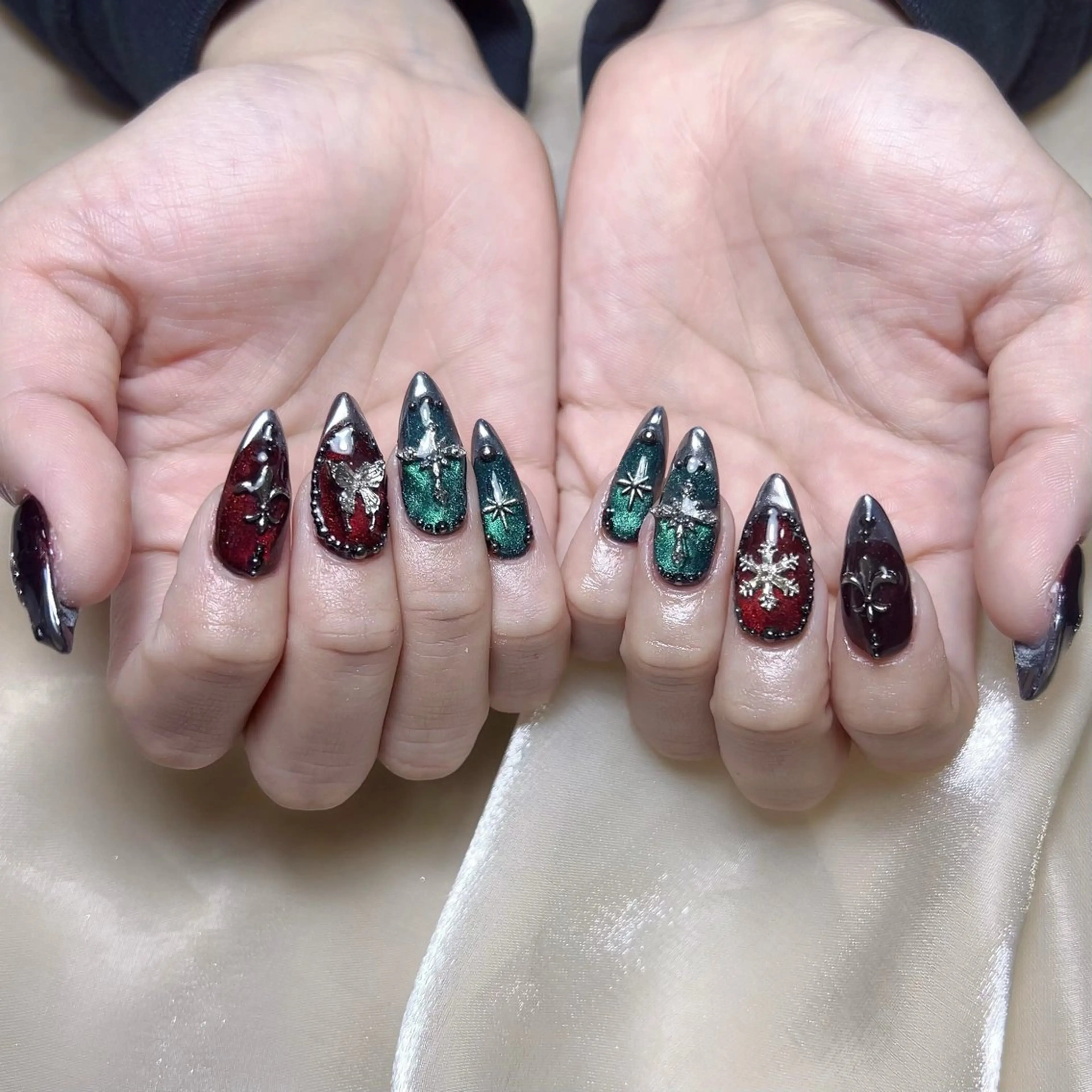 メンズ ネイル メンズ韓国風 アートネイル オーロラネイル ガーリー キラキラネイル Nail salon 木にいるのネイルデザイン