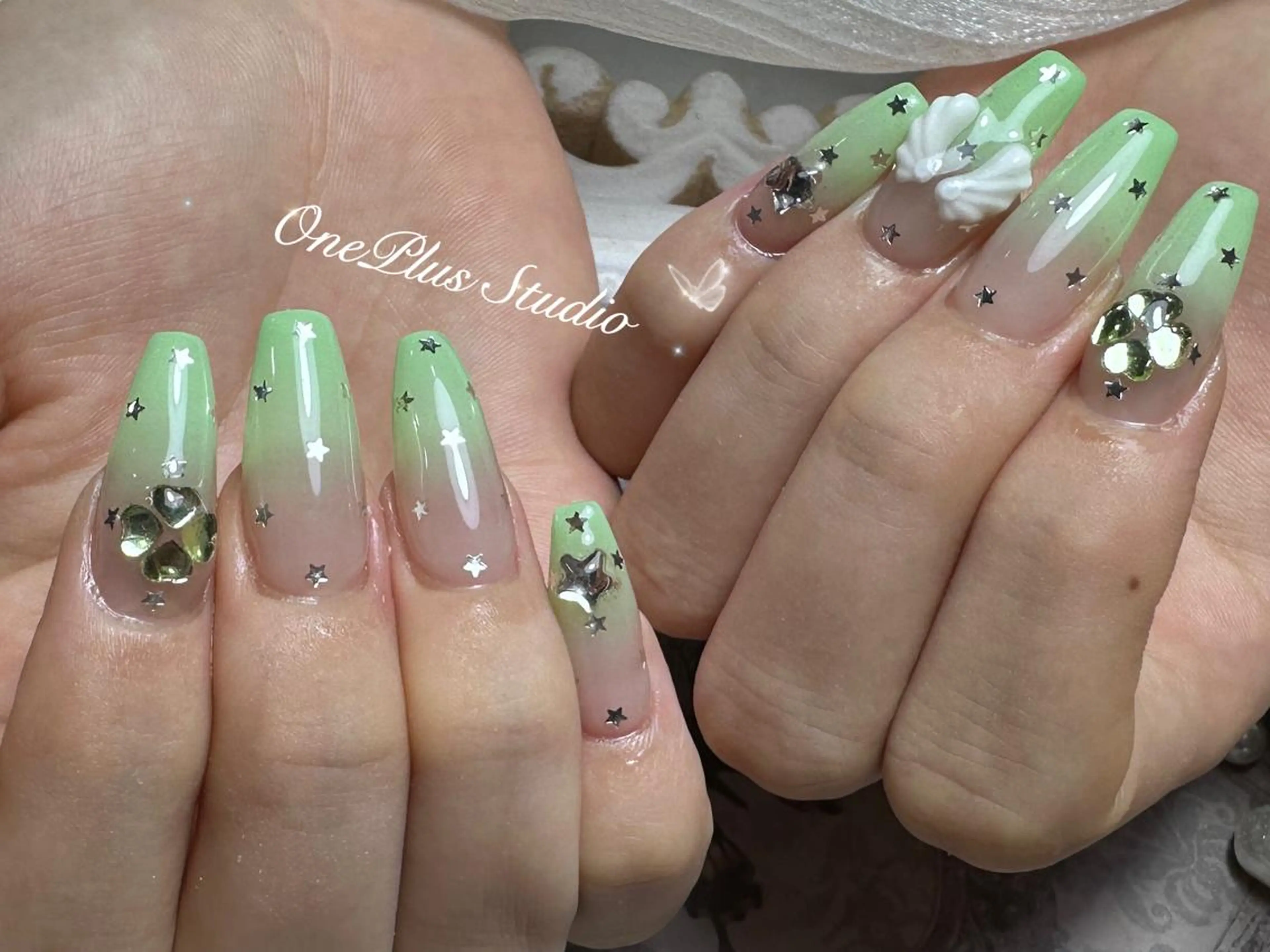 ネイル アートネイル オーロラネイル ガーリー キラキラネイル 韓国ネイル One plus StudioNailのネイルデザイン