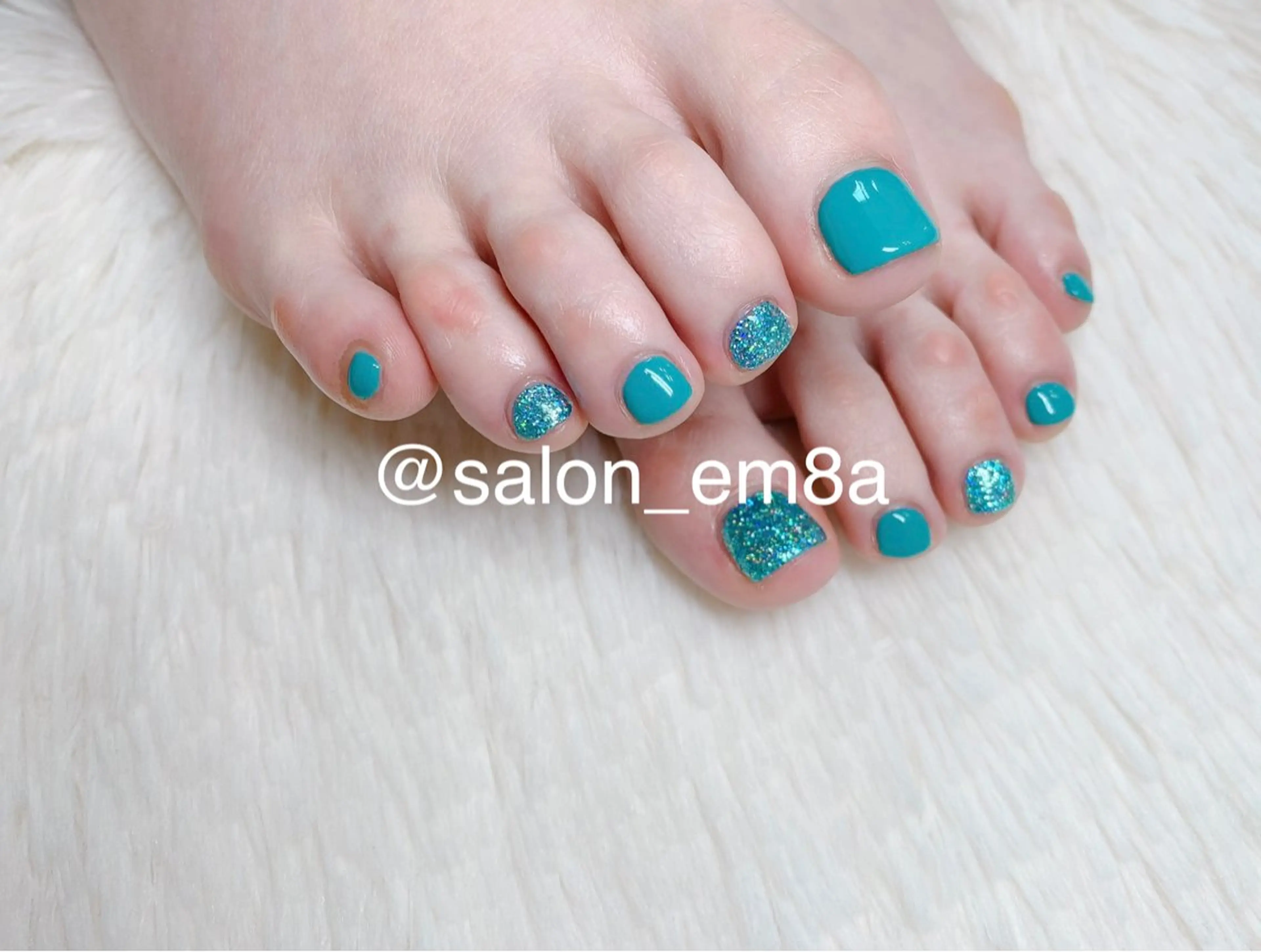 ネイル フットネイル ジェルネイル ラメ(グリッター) フットネイル salon EM&A emiのネイルデザイン