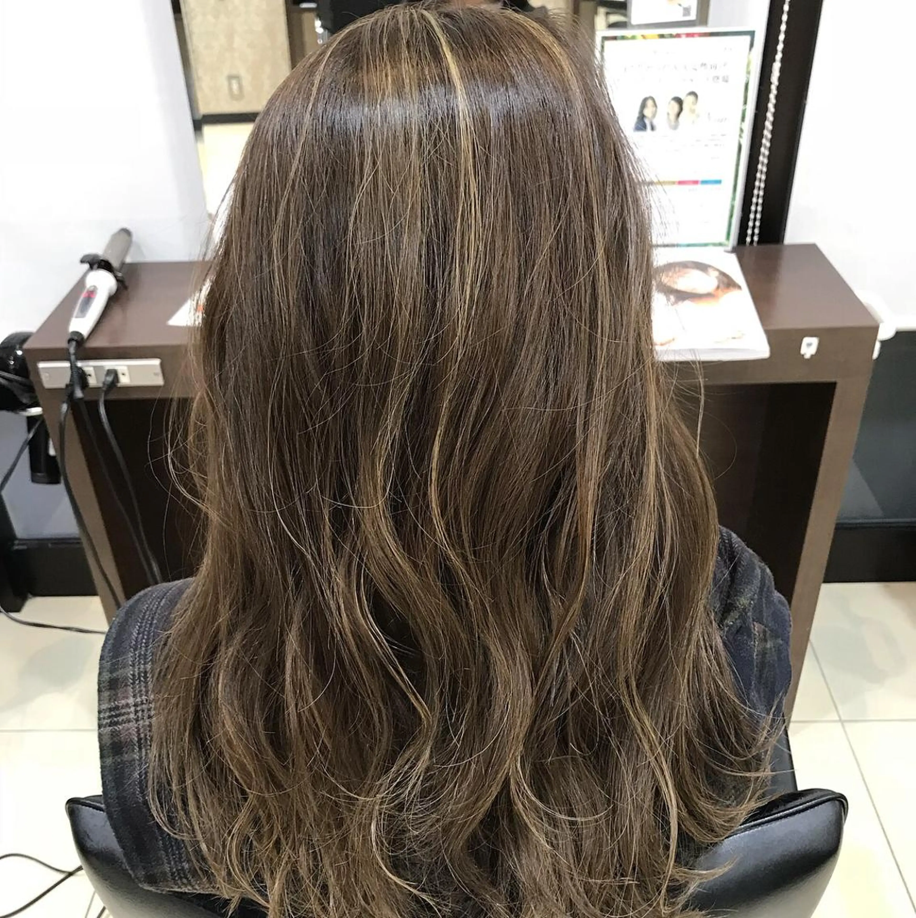ミディアム カラー アッシュ 透明感カラー ハイライトカラー ハイライト 大久保 隆蔵のヘアスタイル