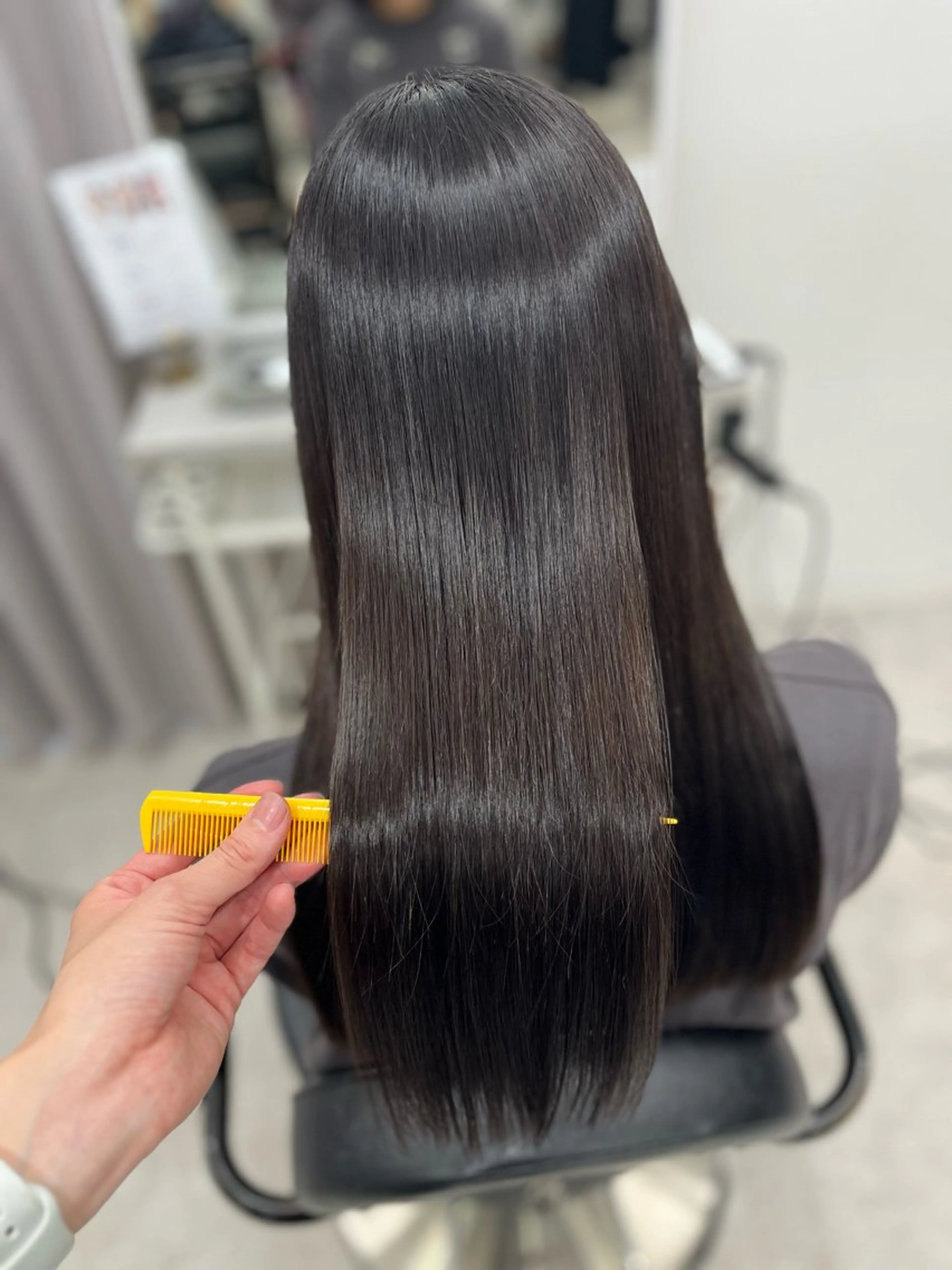セミロング 縮毛矯正 🫧ぷる艶カラー🫧 Yuubi🦩のヘアスタイル