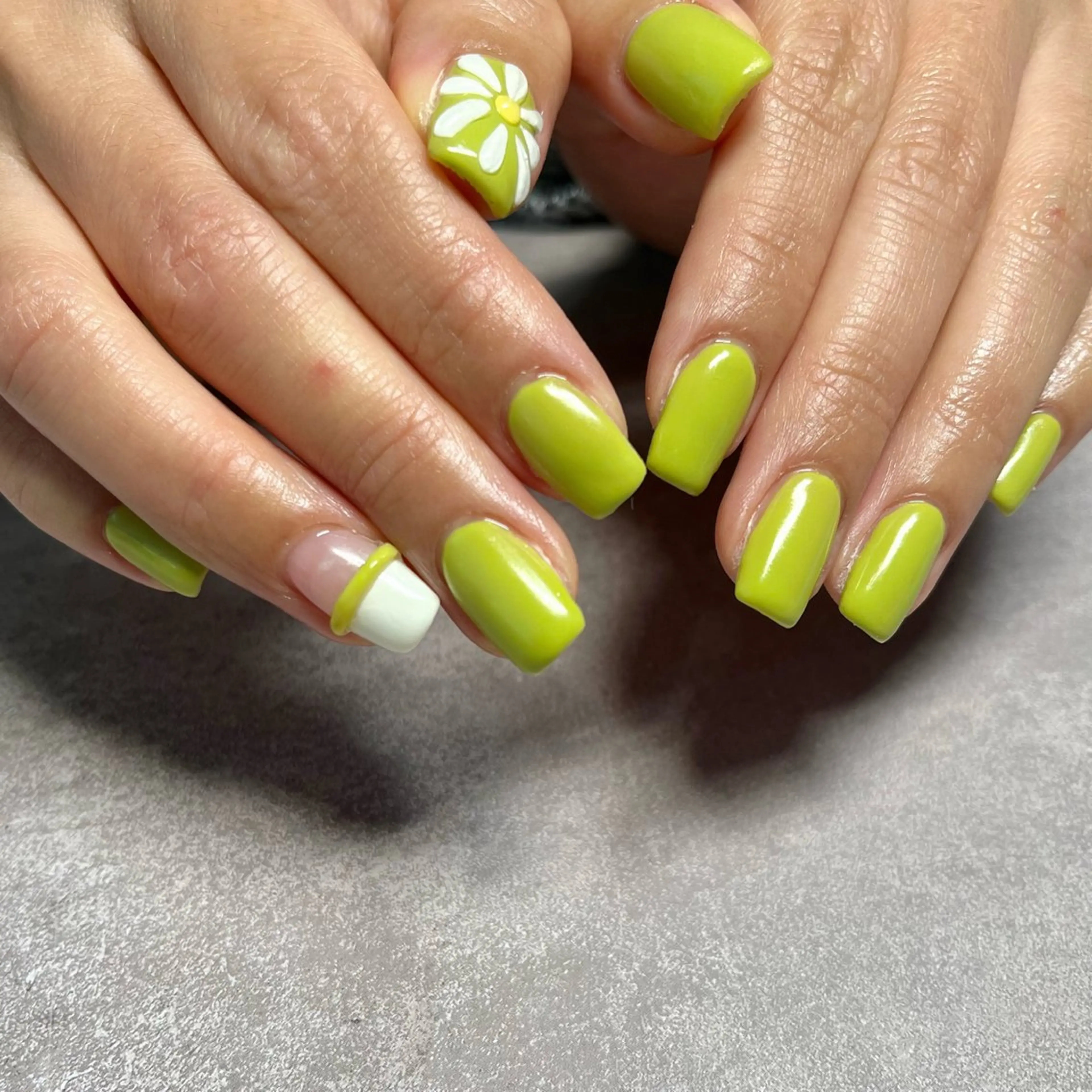 ネイル グリーン ピスタチオネイル 夏ネイル ハンドネイル kupu所属・ネイルサロン kupuのネイルデザイン