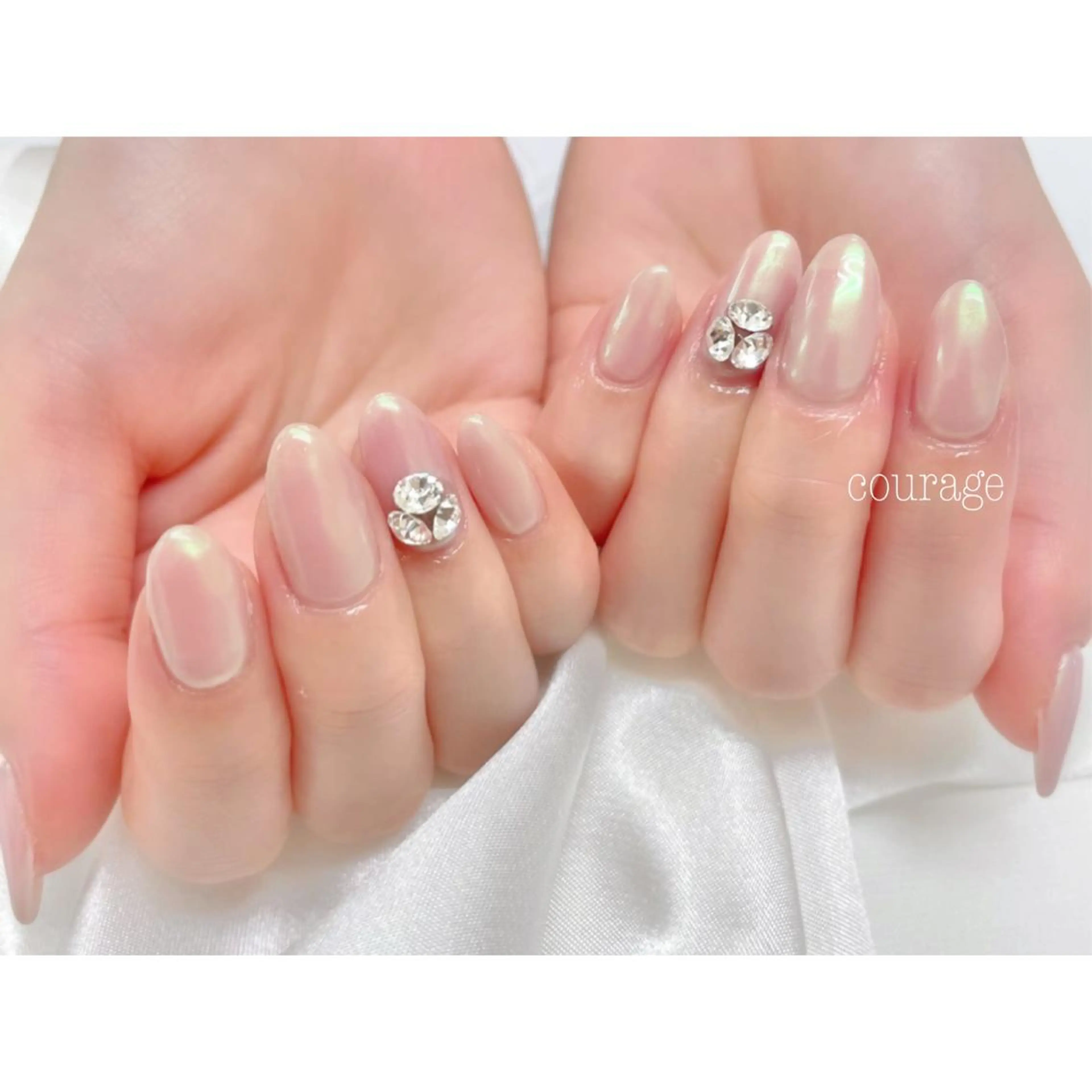 ネイル オーロラネイル ミラーネイル ハンドネイル ネイルサロンcourage所属・ネイルサロン courageのネイルデザイン