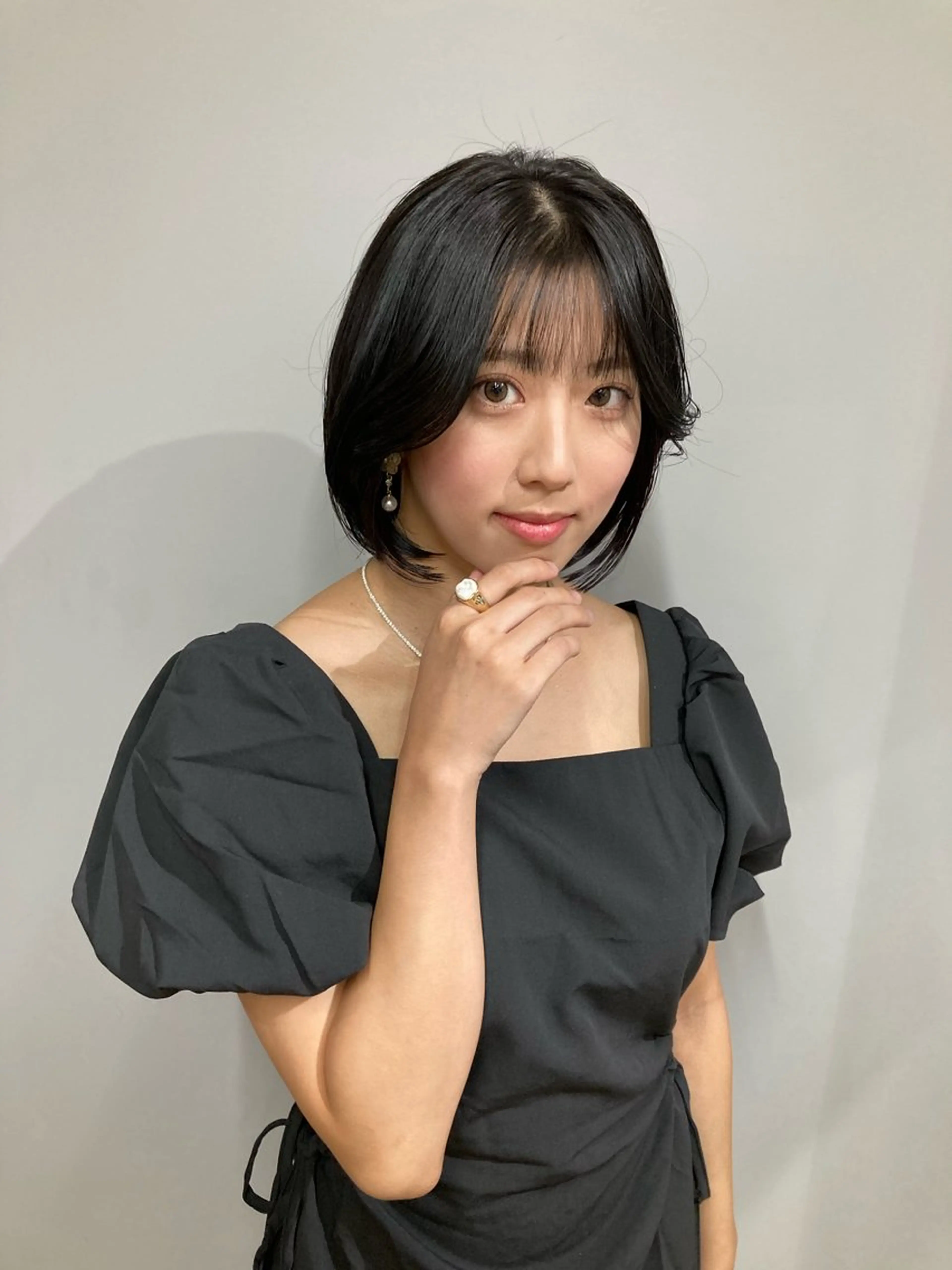 ミディアム カラー 顔周りカット 韓国風ヘア レイヤーカット カット ヘアカラー 透明感カラー レイヤー亀井唯登のヘアスタイル