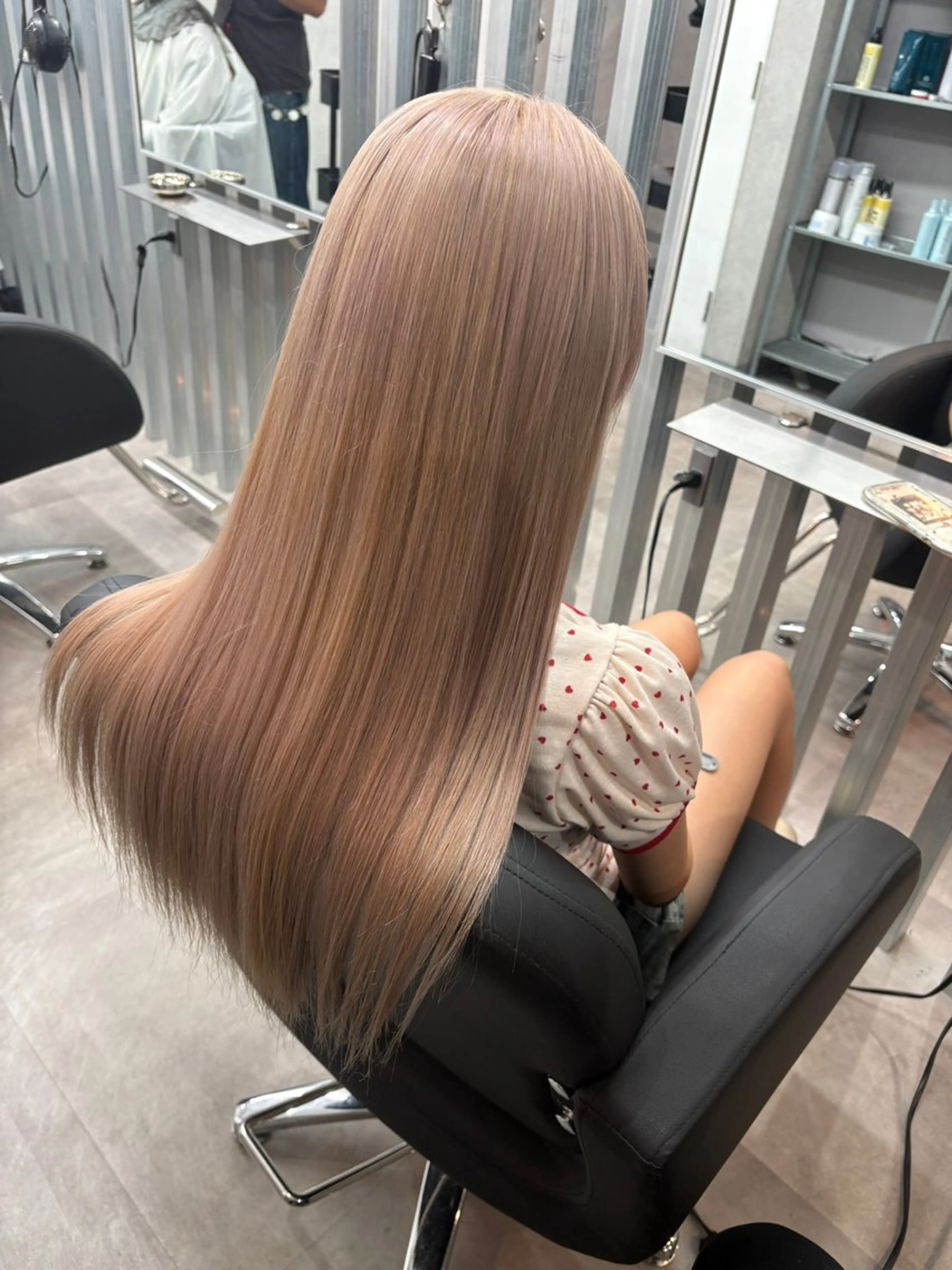 ロング カラー ベージュカラー ブロンド ブロンドベージュ カット ヘアカラー トリートメント 韓国風レイヤー ハイトーンRYOTAのヘアスタイル