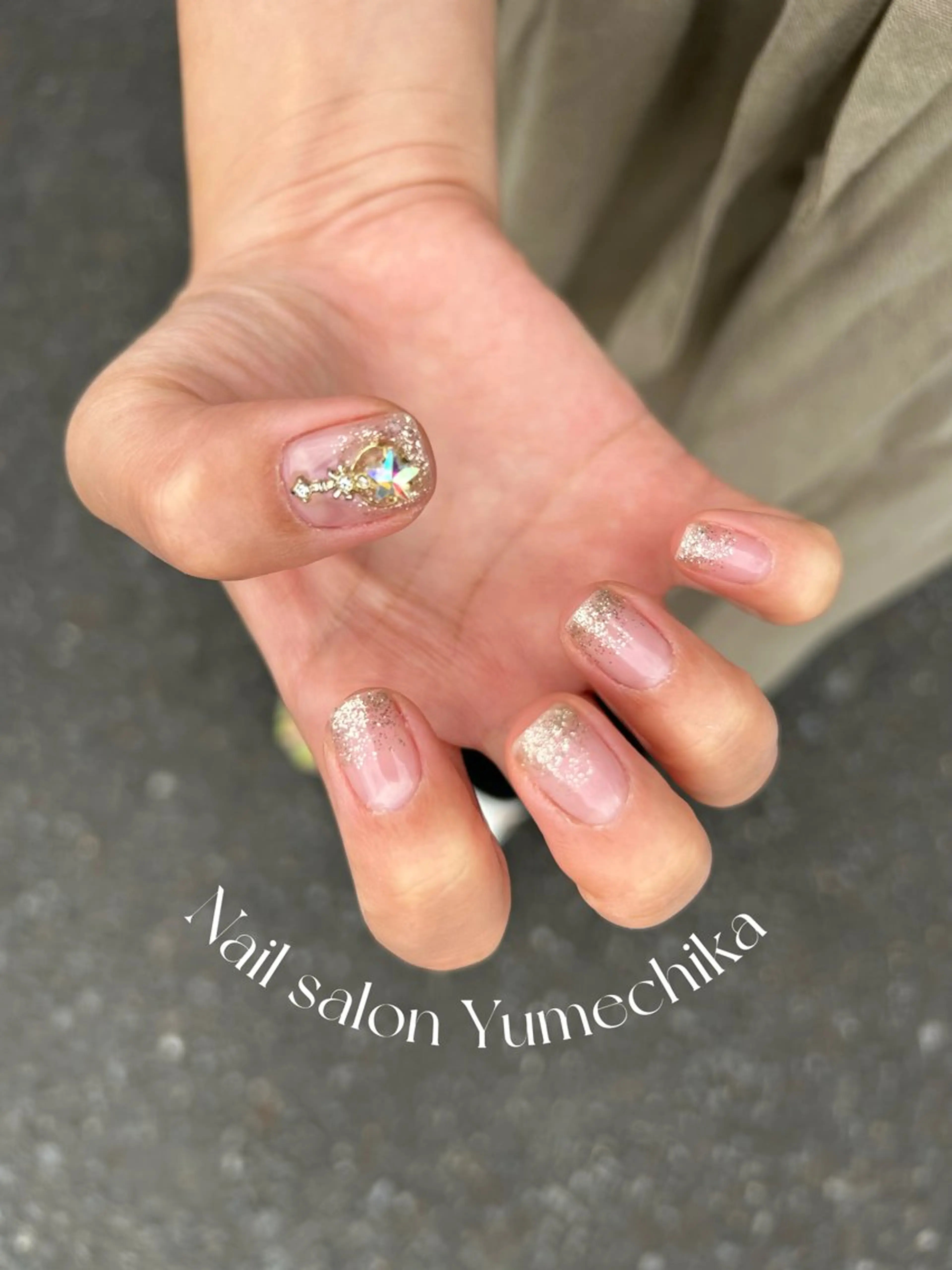 ネイル ゴールド グラデーション ラメ(グリッター) ラメグラデーション Nail salon Yumechikaのネイルデザイン