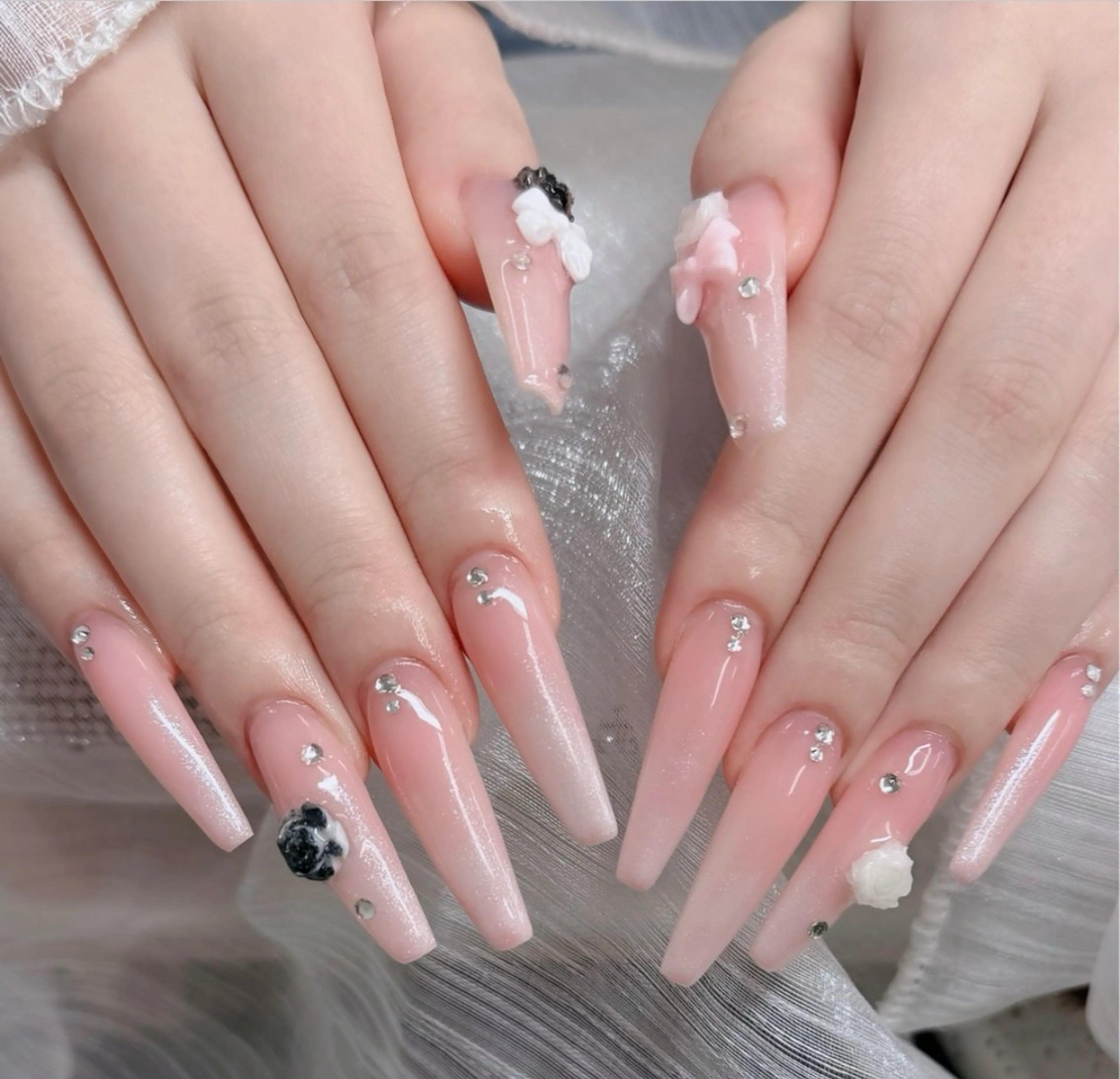 ネイル フレンチネイル ジェルネイル ガラスフレンチ ハロウィン ハート ハンドネイル H.baby Nail Salonのネイルデザイン