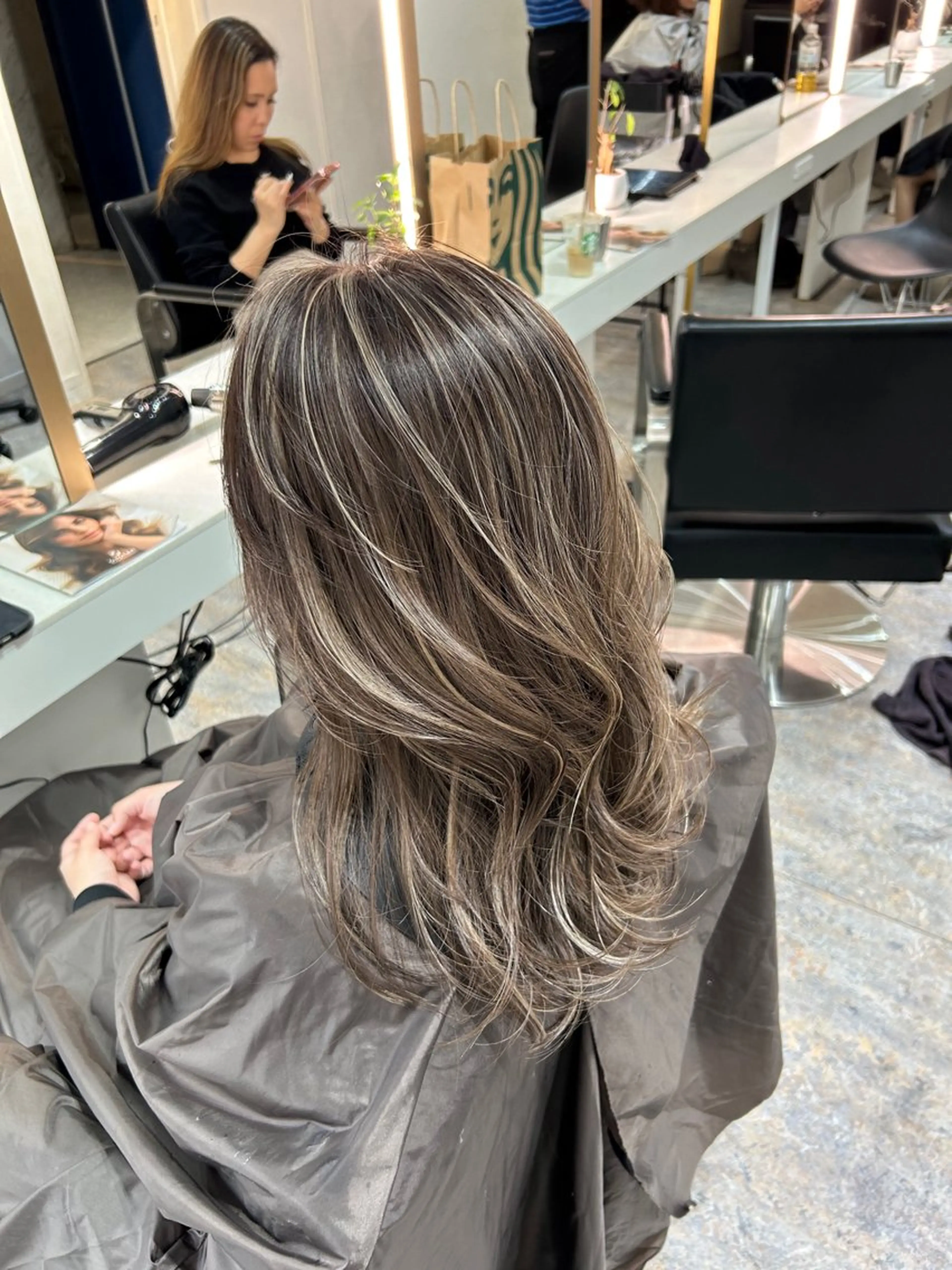 ロング カラー ハイライトカラー ハイライト カット ヘアカラー トリートメント レイヤーカット BLend 渋谷のヘアスタイル