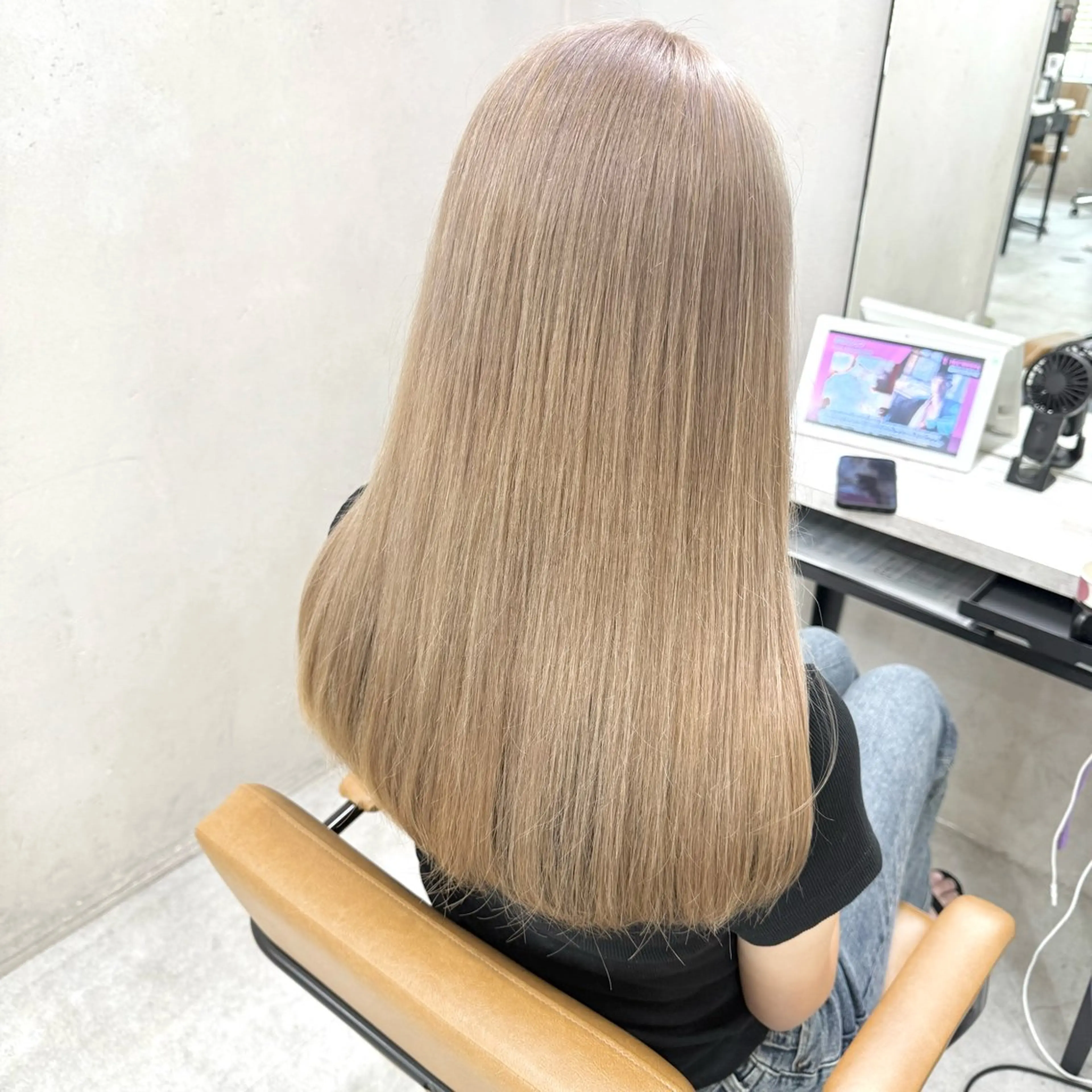 ロング カラー アディクシーカラー ベージュカラー ブリーチ ケアブリーチ ハイライトカラー 脱！黒髪 ダブルカラー【上野】のヘアスタイル