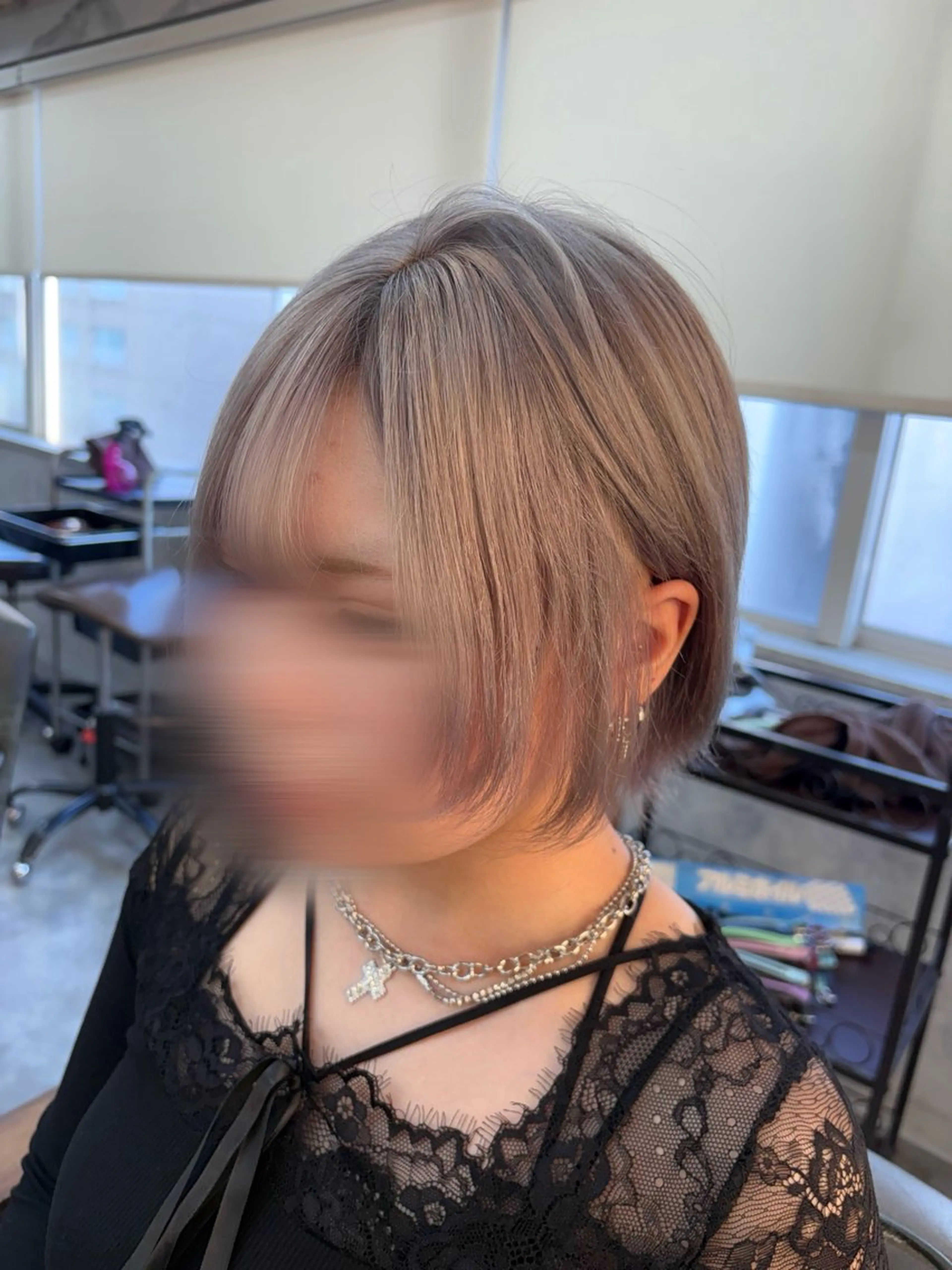 ショート ヘアカラー シモイケ ルアのヘアスタイル