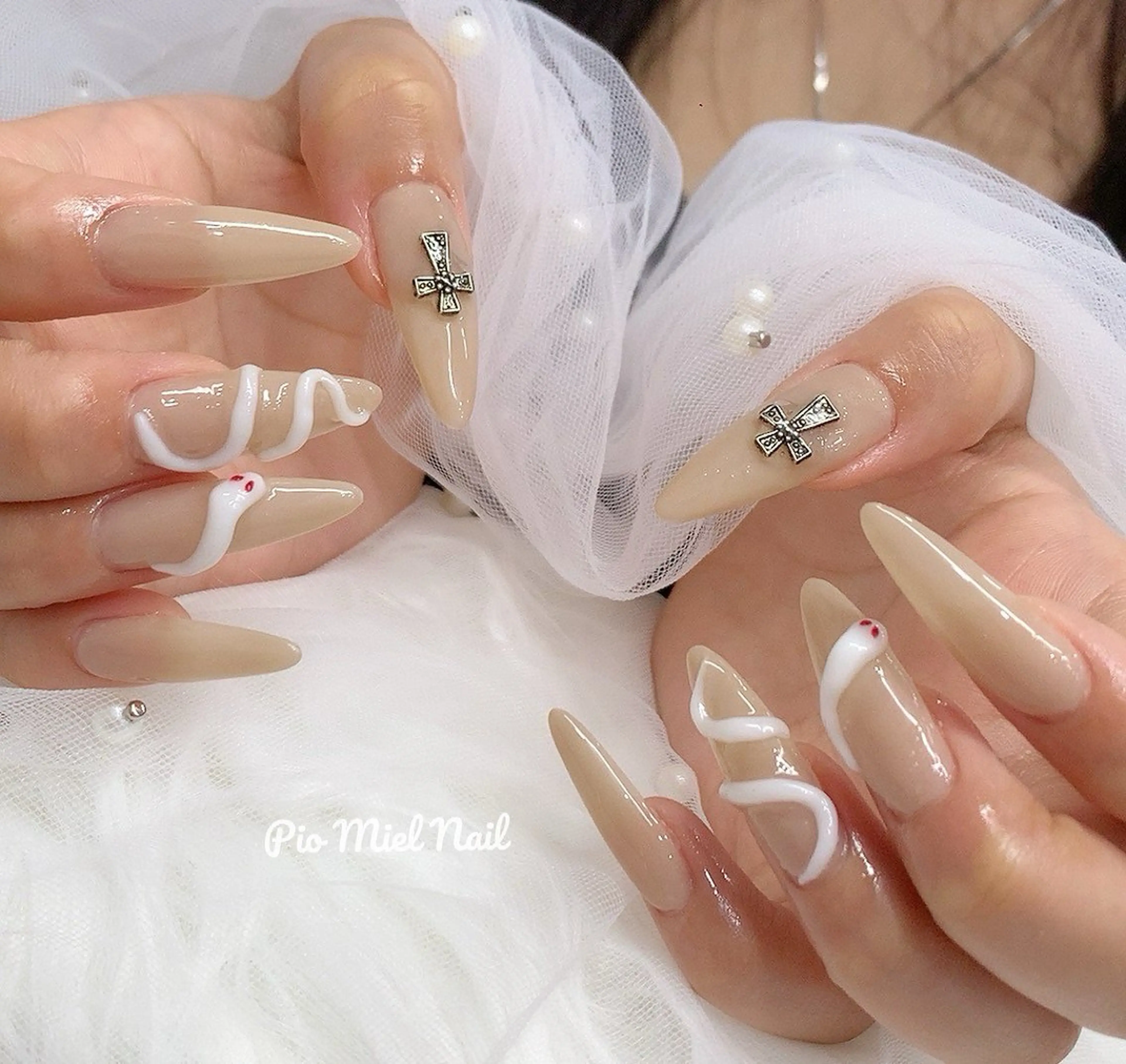 ネイル アートネイル ハンドネイル momo 長さだしのネイルデザイン