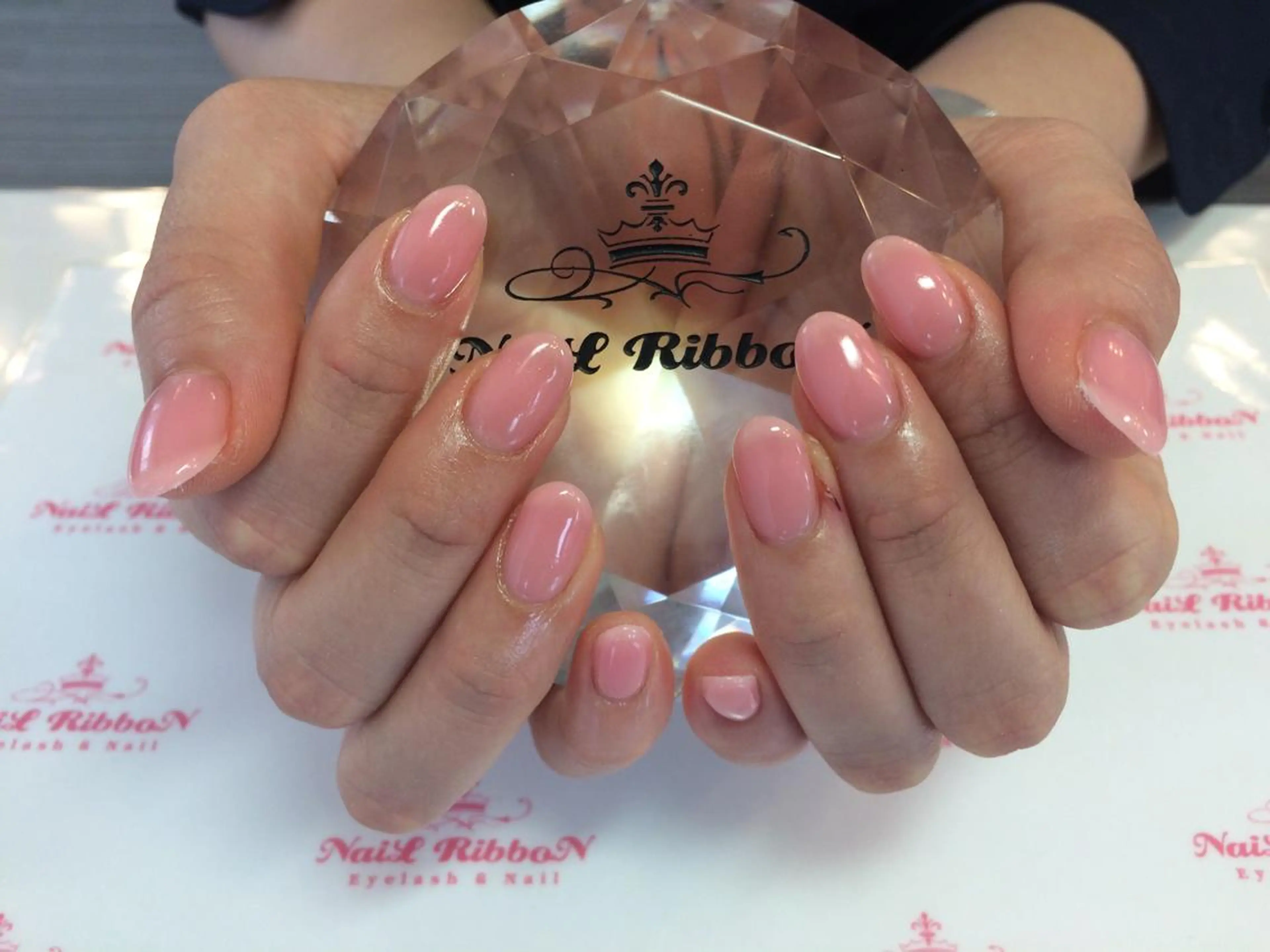 ネイル ネイルリボン 受付スタッフのネイルデザイン
