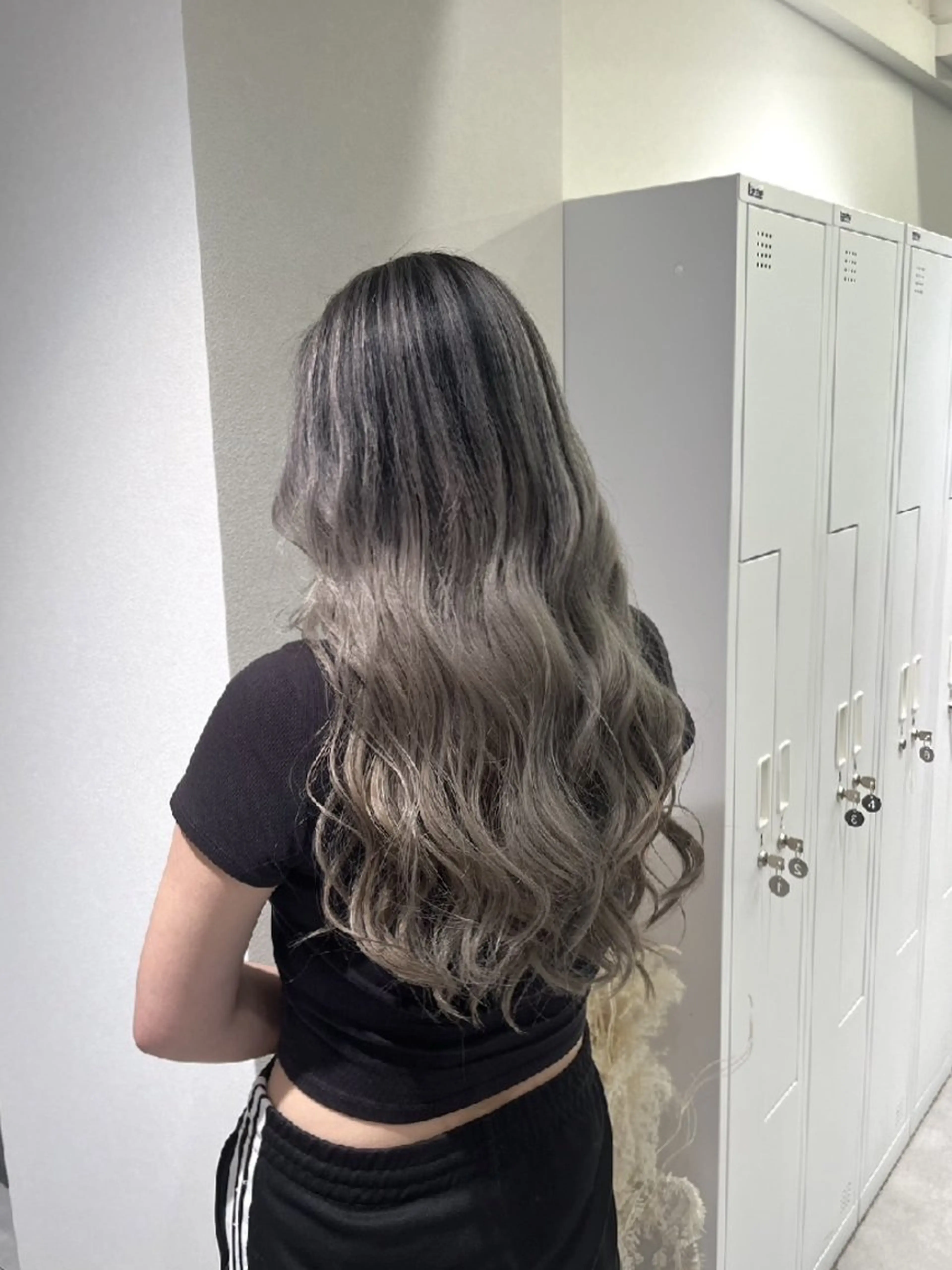 ロング ハイライト 髪質改善 韓国風ヘア レイヤーカット piLLon 心斎橋のヘアスタイル