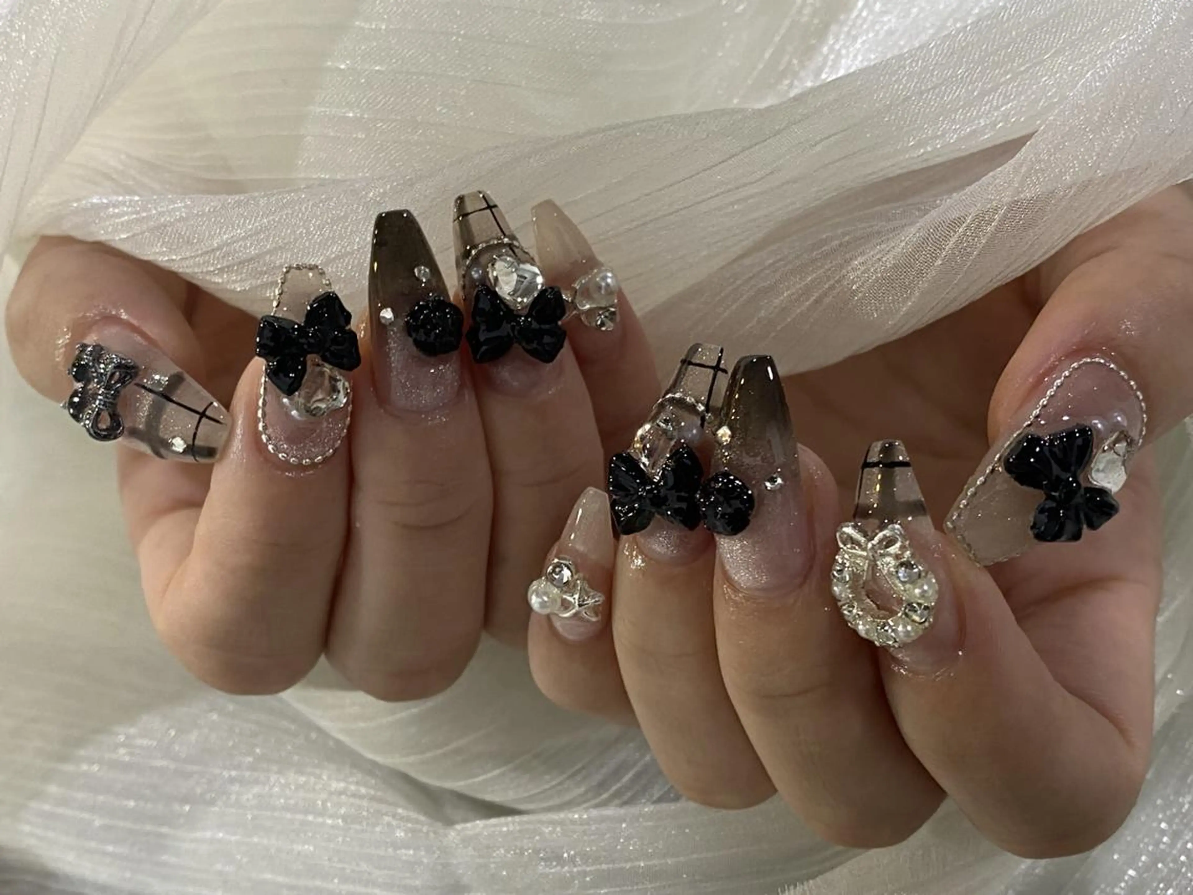 ネイル アニマル柄 ボルドー ブラウン フレンチネイル マグネットネイル haruka 🧸のネイルデザイン