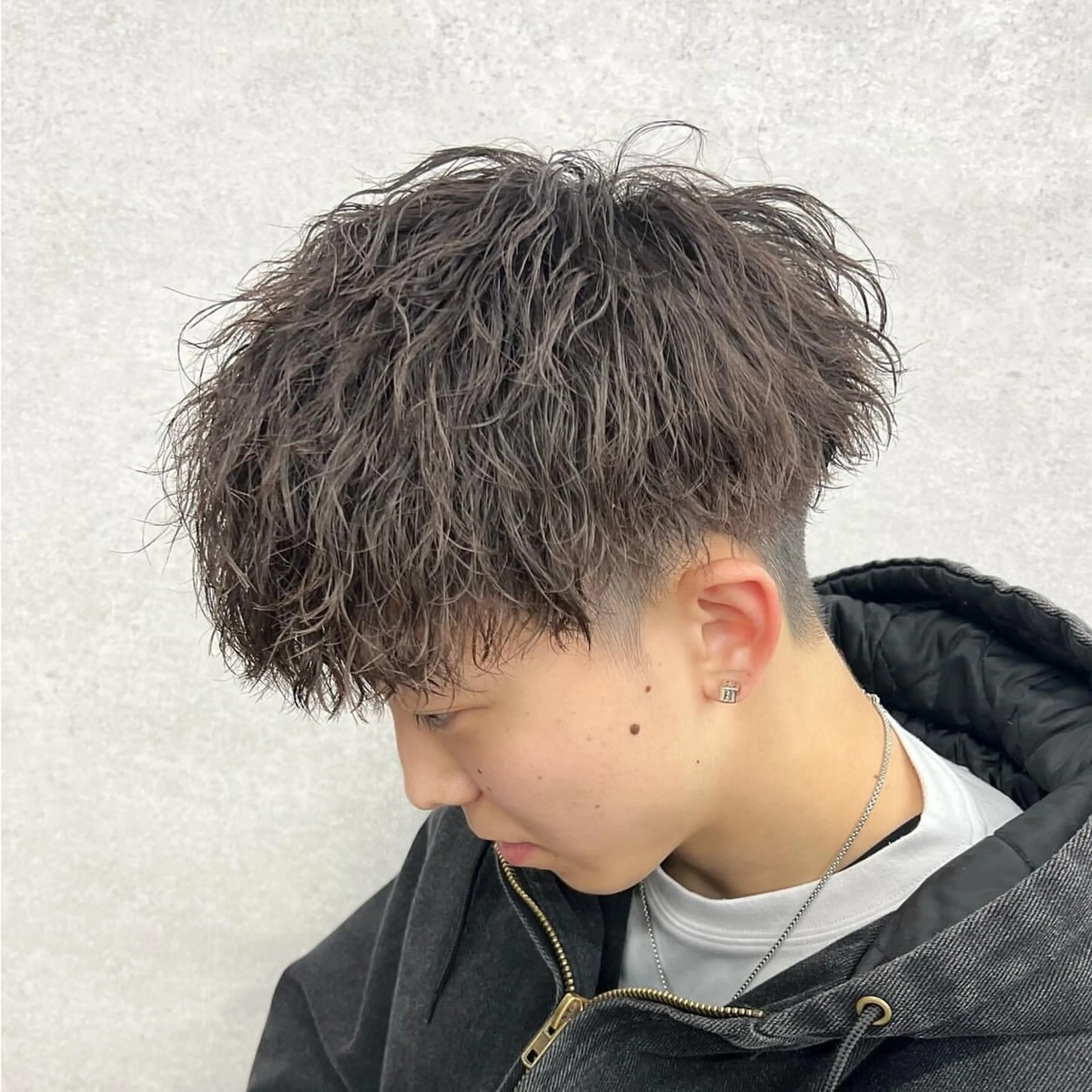 ショート カラー パーマ ヘアアレンジ メンズ センターパート メンズハイライト メンズメッシュ マッシュ メンズパーマ カット パーマ トリートメント ヘッドスパ ヘアセット 仕上がり満足度No. 1🔥BLUCK🔥のヘアスタイル