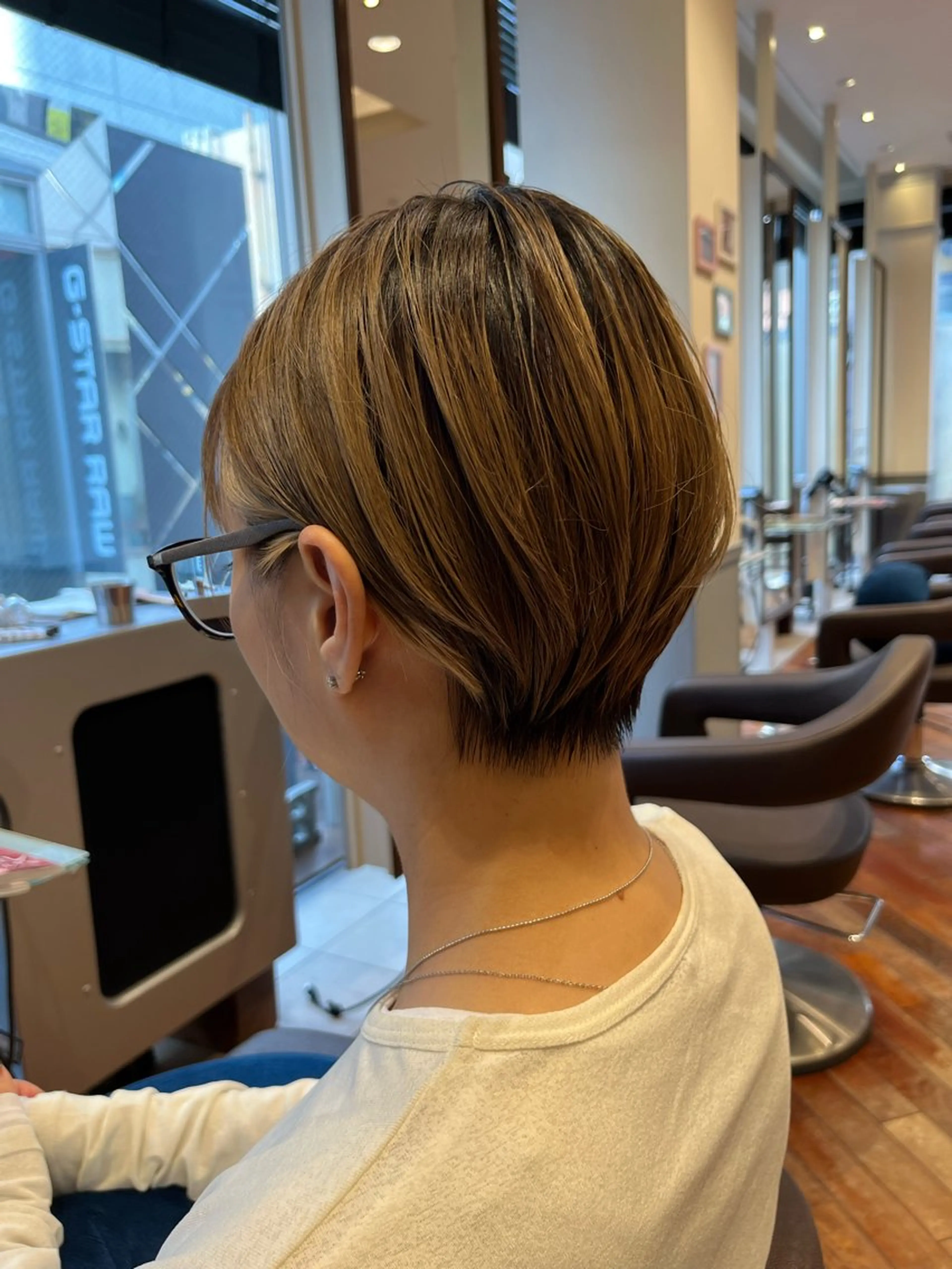 ショート レイヤーカット ｼｮｰﾄｶｯﾄ 梅田 山下　すみれのヘアスタイル
