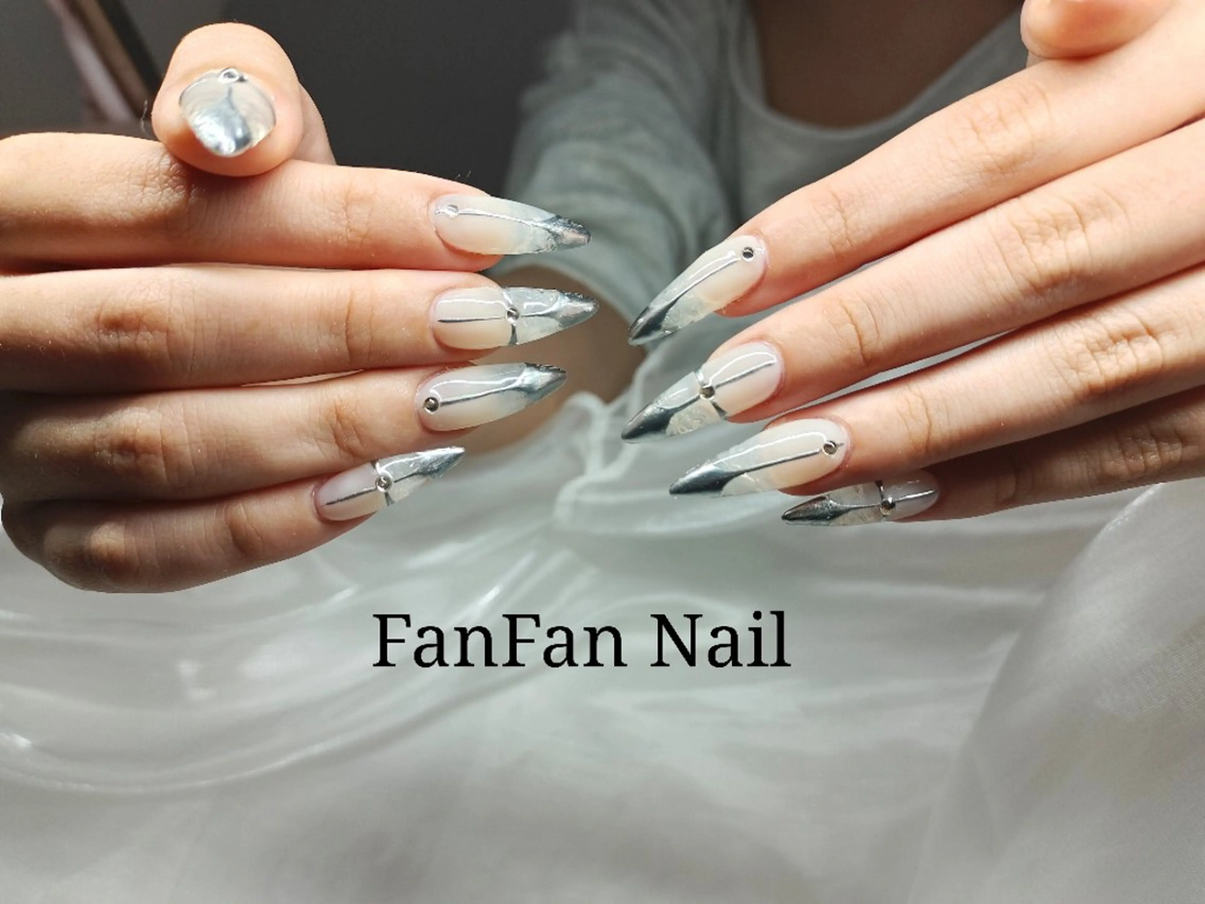 ネイル アートネイル オーロラネイル ガーリー キラキラネイル 韓国ネイル Fanfan  長さ出し専門のネイルデザイン
