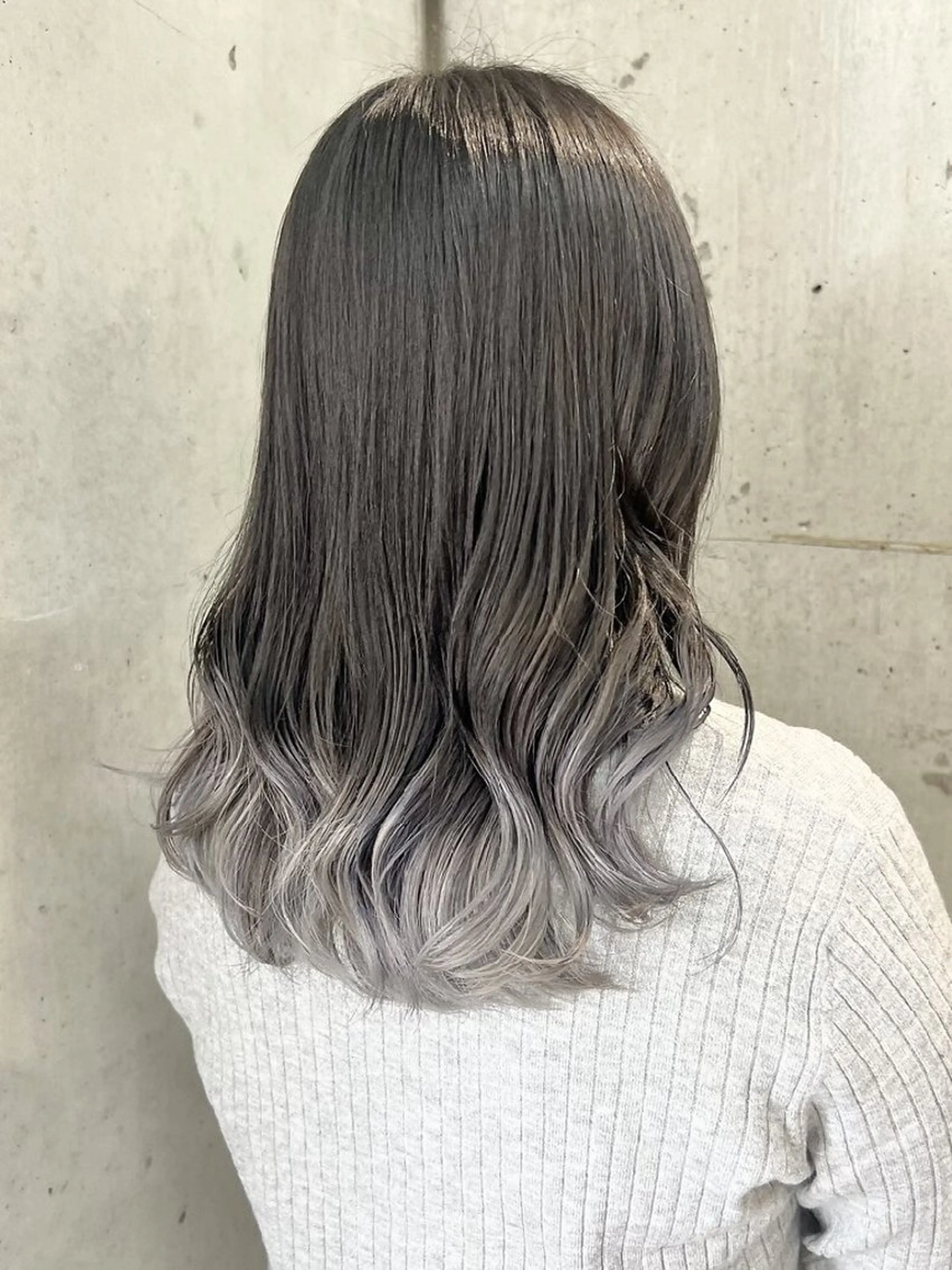 セミロング カラー ブリーチ ダブルカラー グラデーションカラー グレージュ インナーカラー カット ヘアカラー mood 髪質改善 ダブルカラーのヘアスタイル