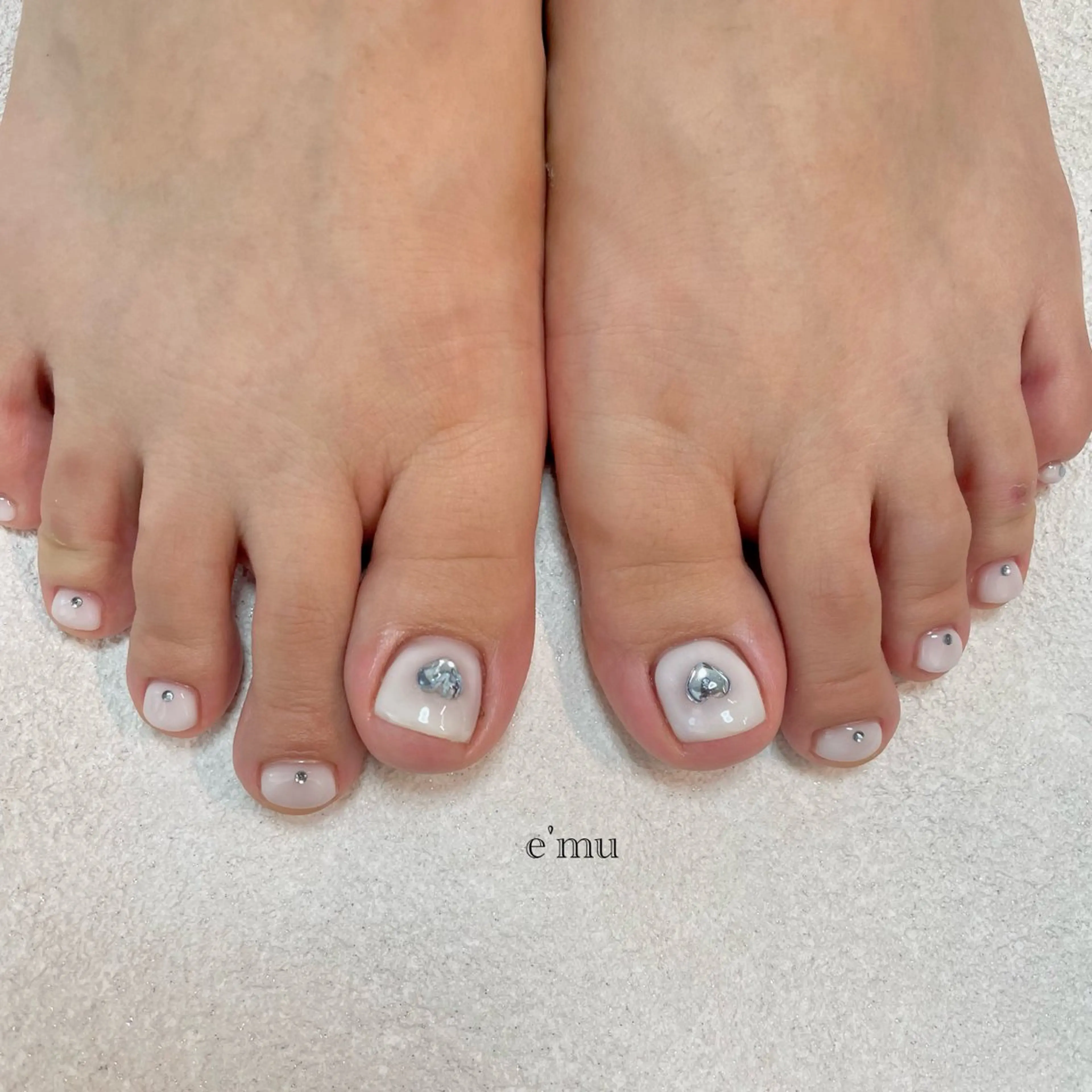 ネイル フットネイル ハート フットネイル nail salon e'mu💐のネイルデザイン