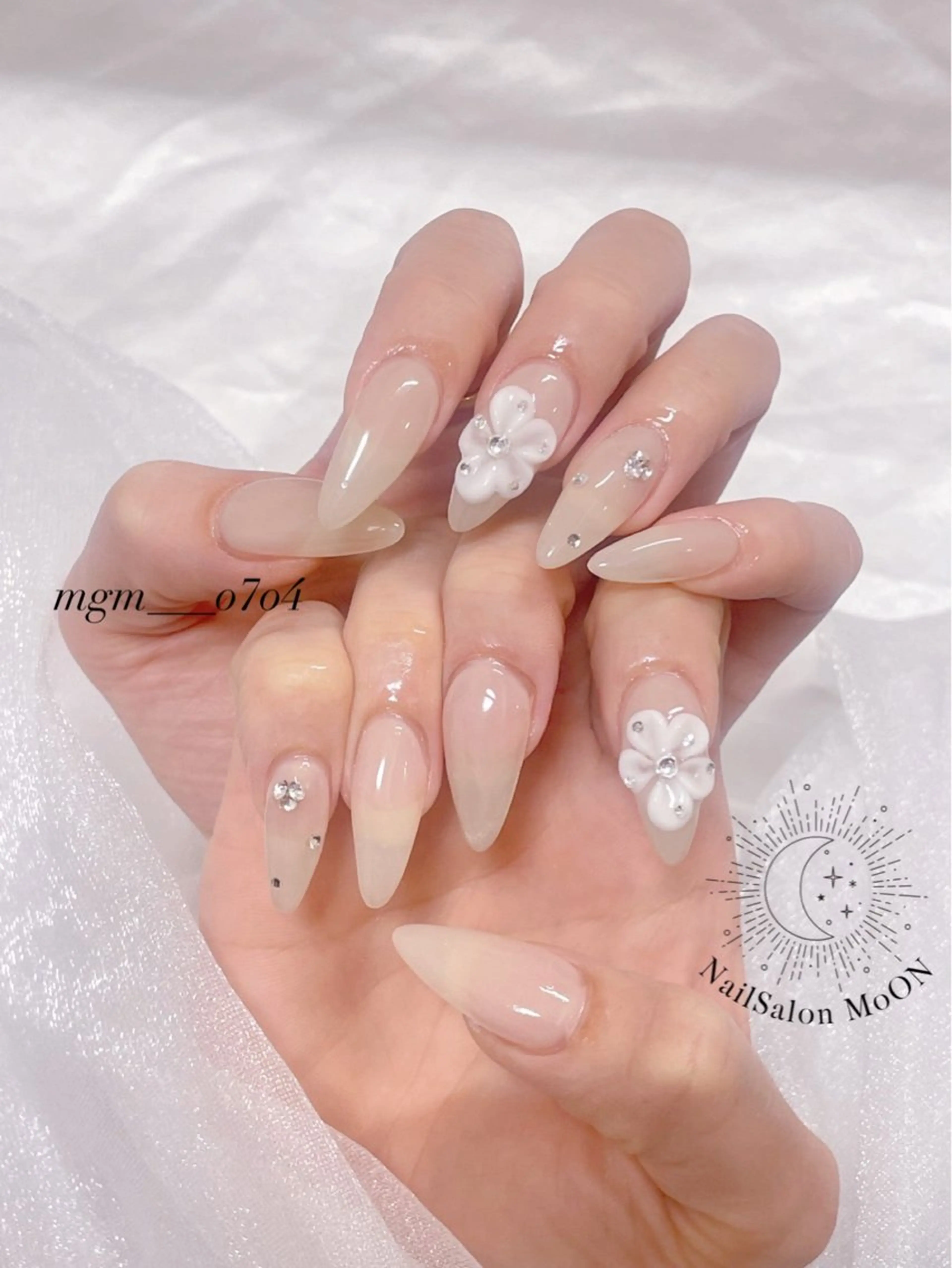 ハンドネイル ハンドケア MoON...❤︎ MeGuのネイルデザイン